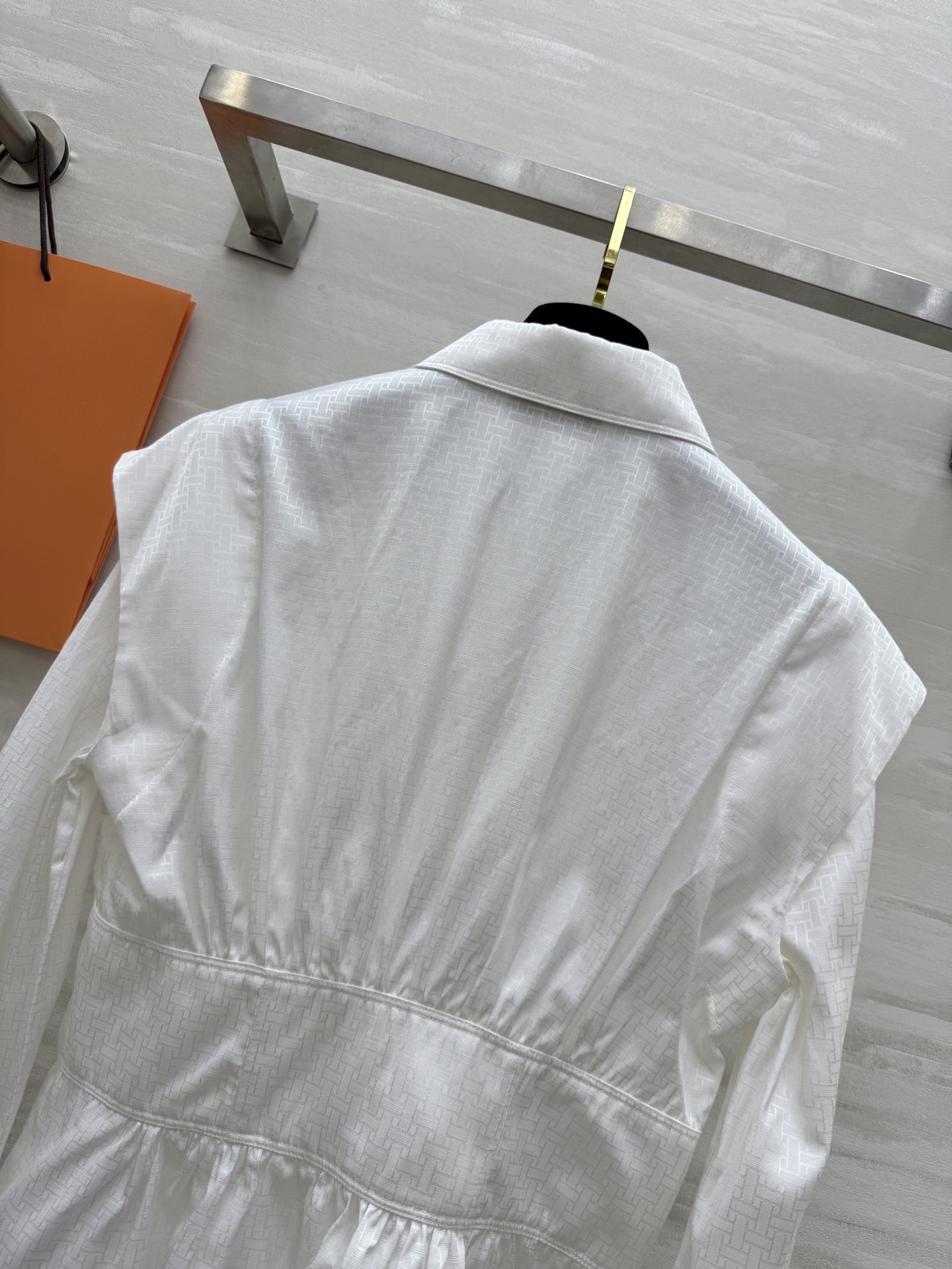 #Herme♡²⁶新款 丝棉收腰提花衬衣 高级大气 设计感收腰显瘦 定制提花丝棉面料亲肤舒适 高品质 现