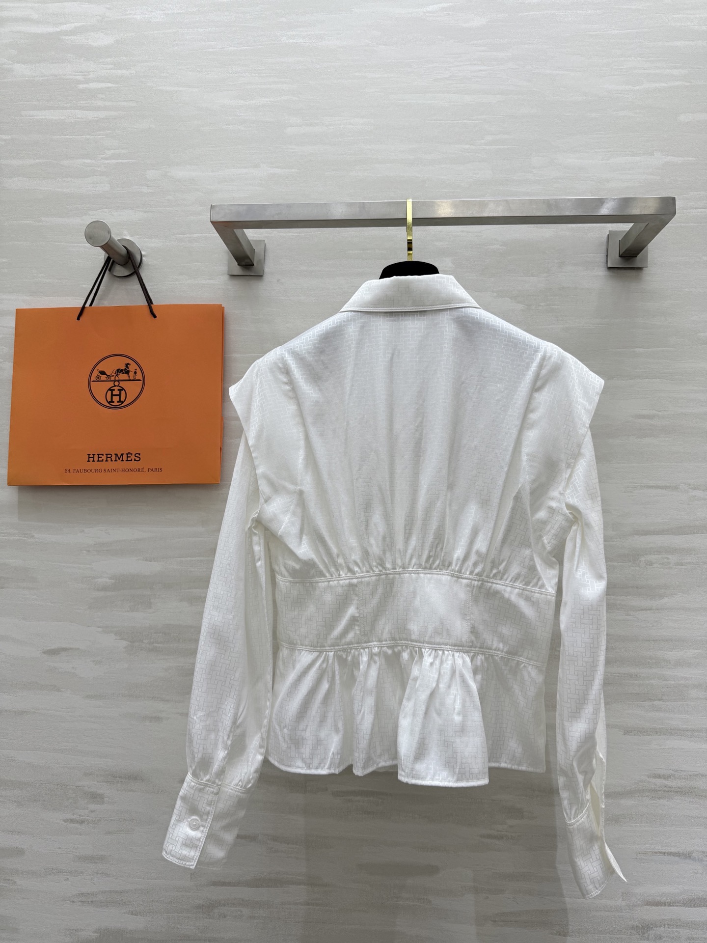 #Herme♡²⁶新款 丝棉收腰提花衬衣 高级大气 设计感收腰显瘦 定制提花丝棉面料亲肤舒适 高品质 现