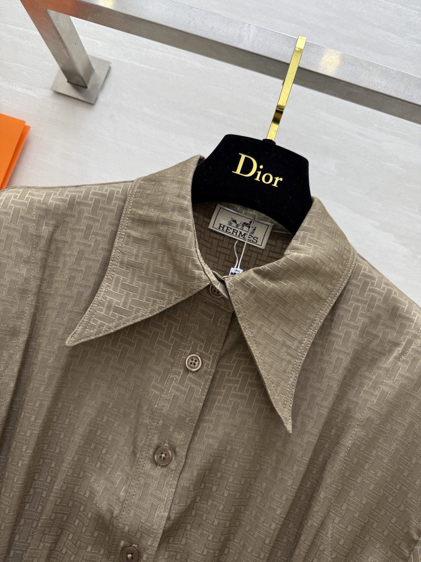 #Herme♡²⁶新款 丝棉收腰提花衬衣 高级大气 设计感收腰显瘦 定制提花丝棉面料亲肤舒适 高品质 现