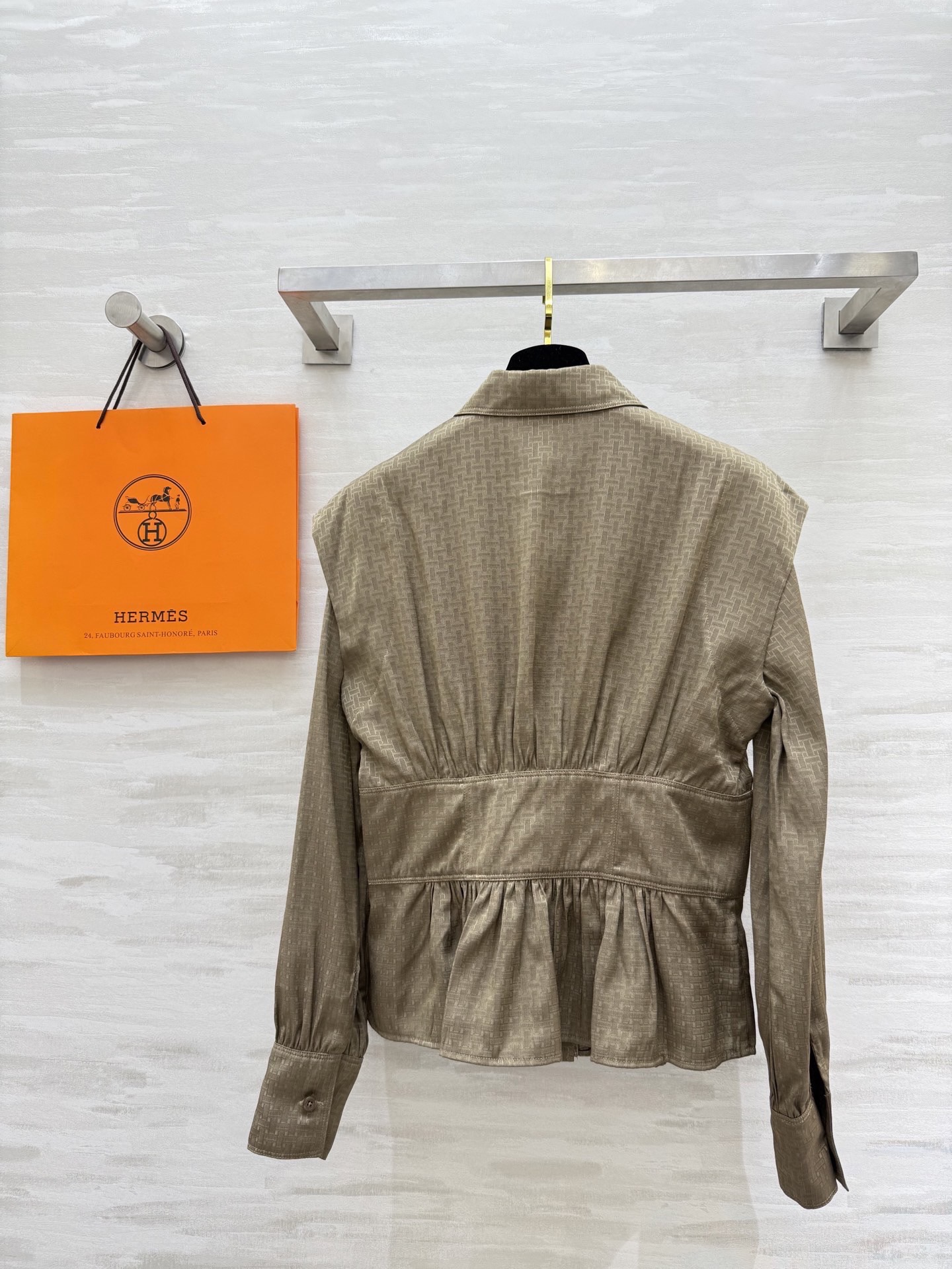 #Herme♡²⁶新款 丝棉收腰提花衬衣 高级大气 设计感收腰显瘦 定制提花丝棉面料亲肤舒适 高品质 现