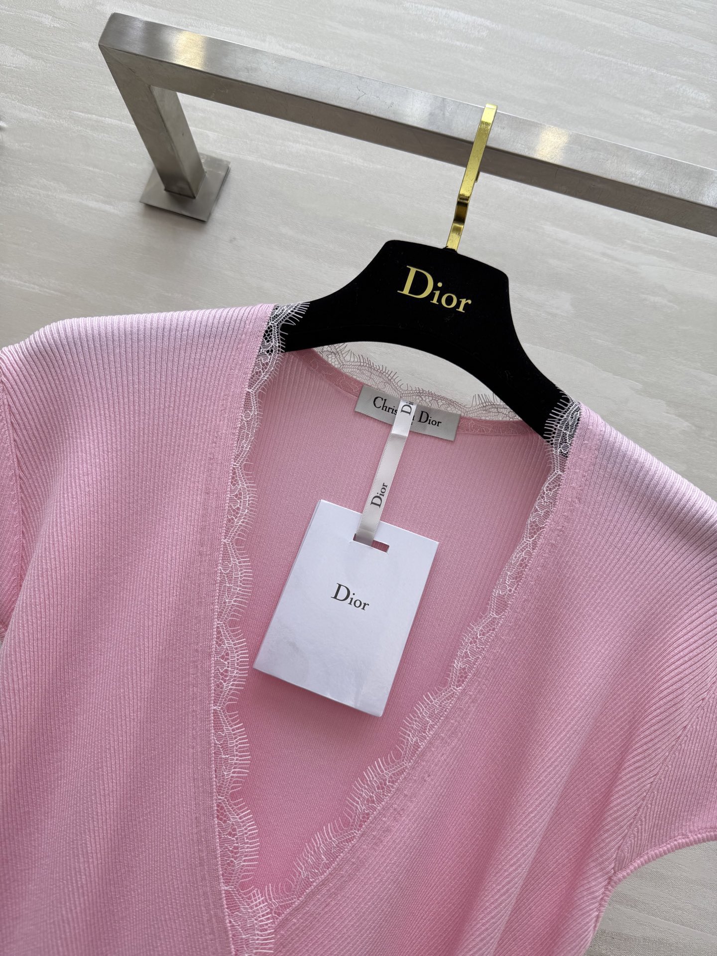 #DIO♡²⁶新款 交叉设计感蕾丝拼接上衣 优雅女人气质十足 定制睫毛蕾丝点缀优雅迷人 设计感交叉超级显