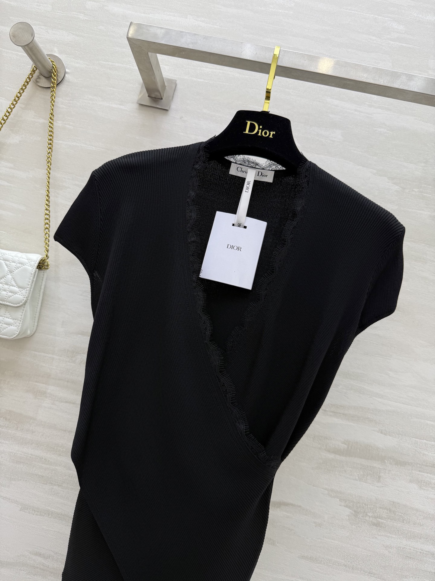 #DIO♡²⁶新款 交叉设计感蕾丝拼接上衣 优雅女人气质十足 定制睫毛蕾丝点缀优雅迷人 设计感交叉超级显