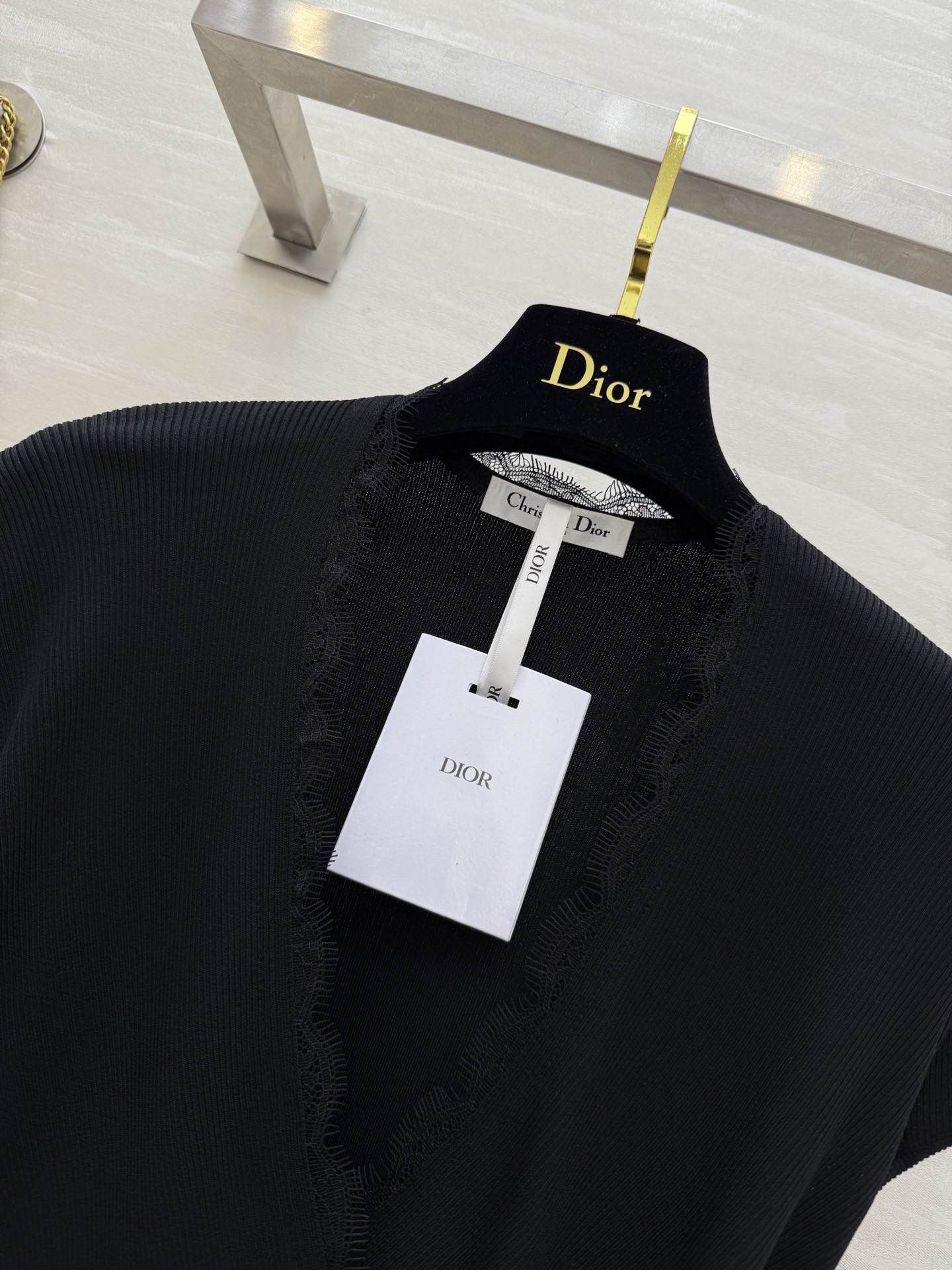 #DIO♡²⁶新款 交叉设计感蕾丝拼接上衣 优雅女人气质十足 定制睫毛蕾丝点缀优雅迷人 设计感交叉超级显