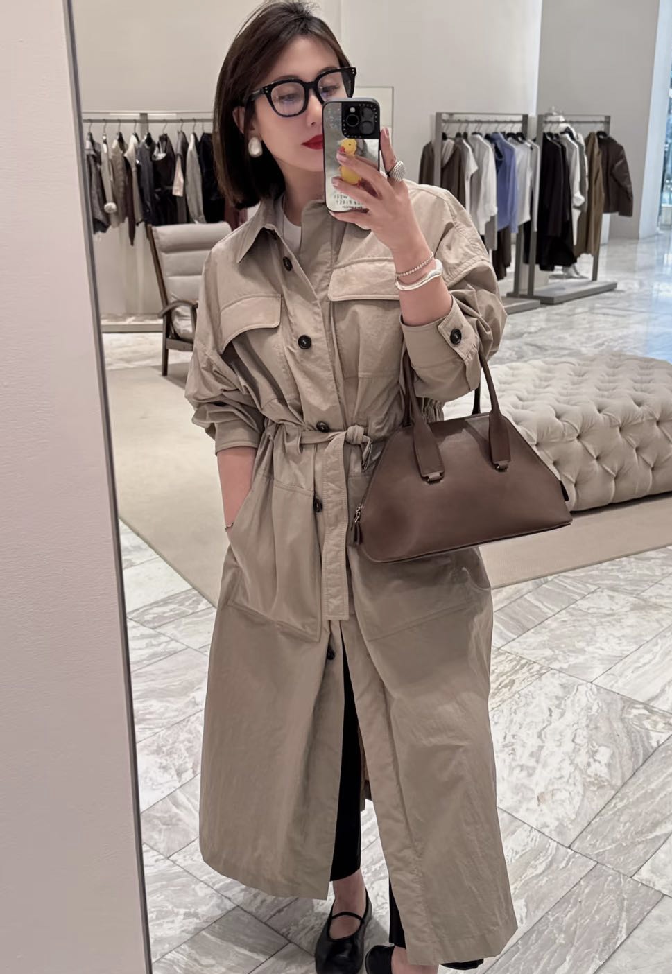 NO:742895,A good windbreaker brings a sense of atmosphere when walking., women's clothing,19860909一件好的风衣,是行走的氛围感.,女装,,Women's clothing