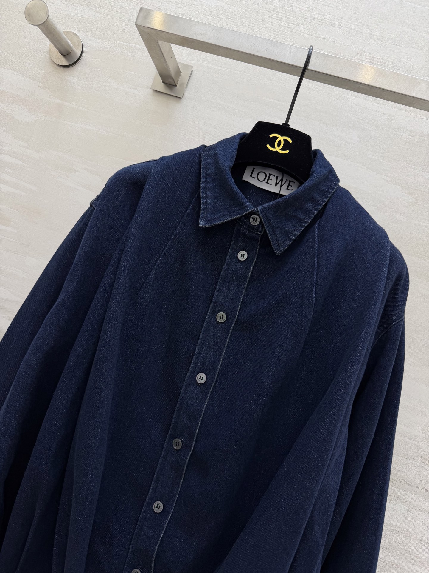 LOEW♡²⁶新款｜被这件衬衫趣味到了🩹🏻来自具有独特建筑风格的西班牙 🧔🏻‍♂️连衬衫也可以用建筑手法