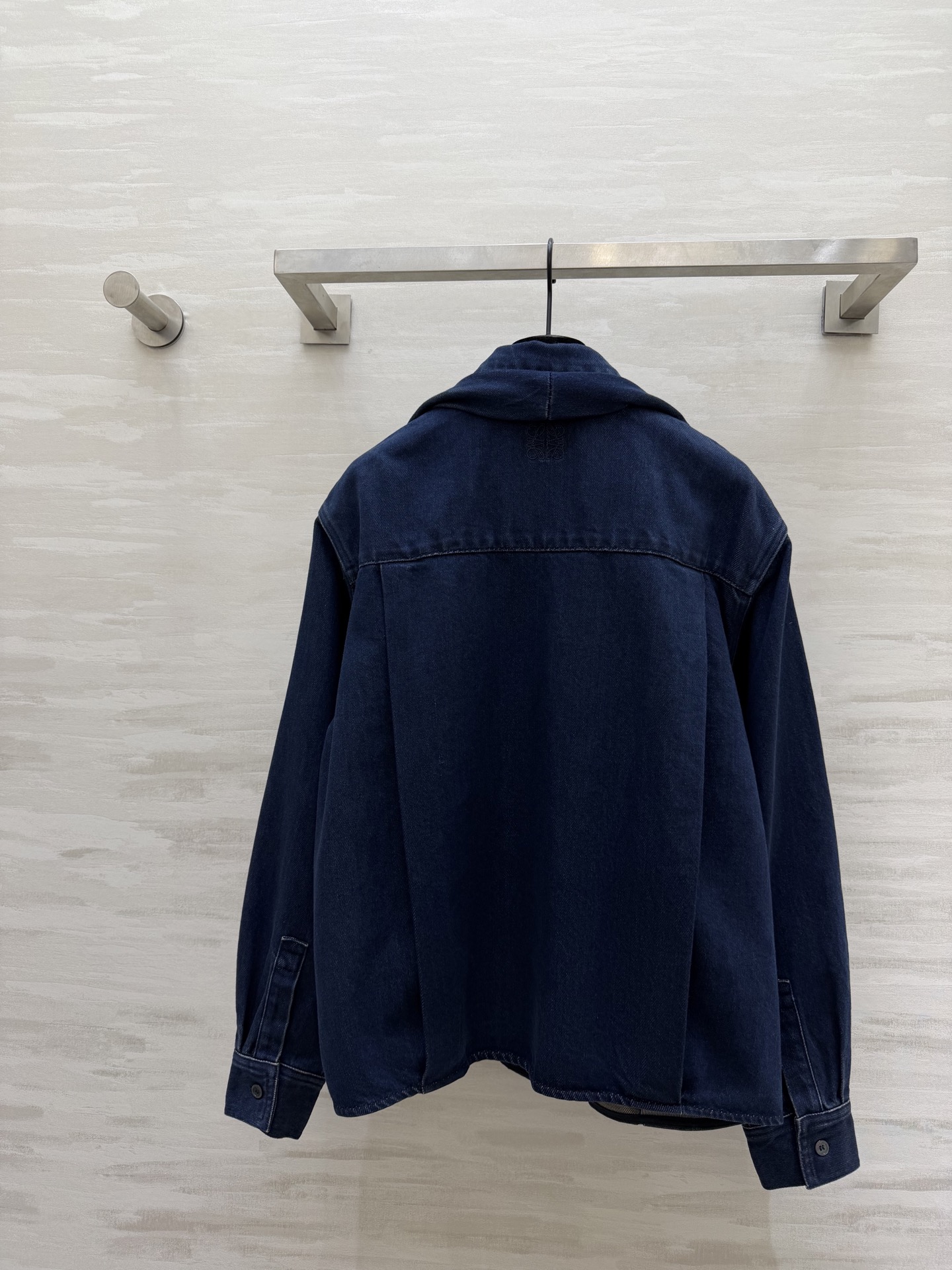 LOEW♡²⁶新款｜被这件衬衫趣味到了🩹🏻来自具有独特建筑风格的西班牙 🧔🏻‍♂️连衬衫也可以用建筑手法