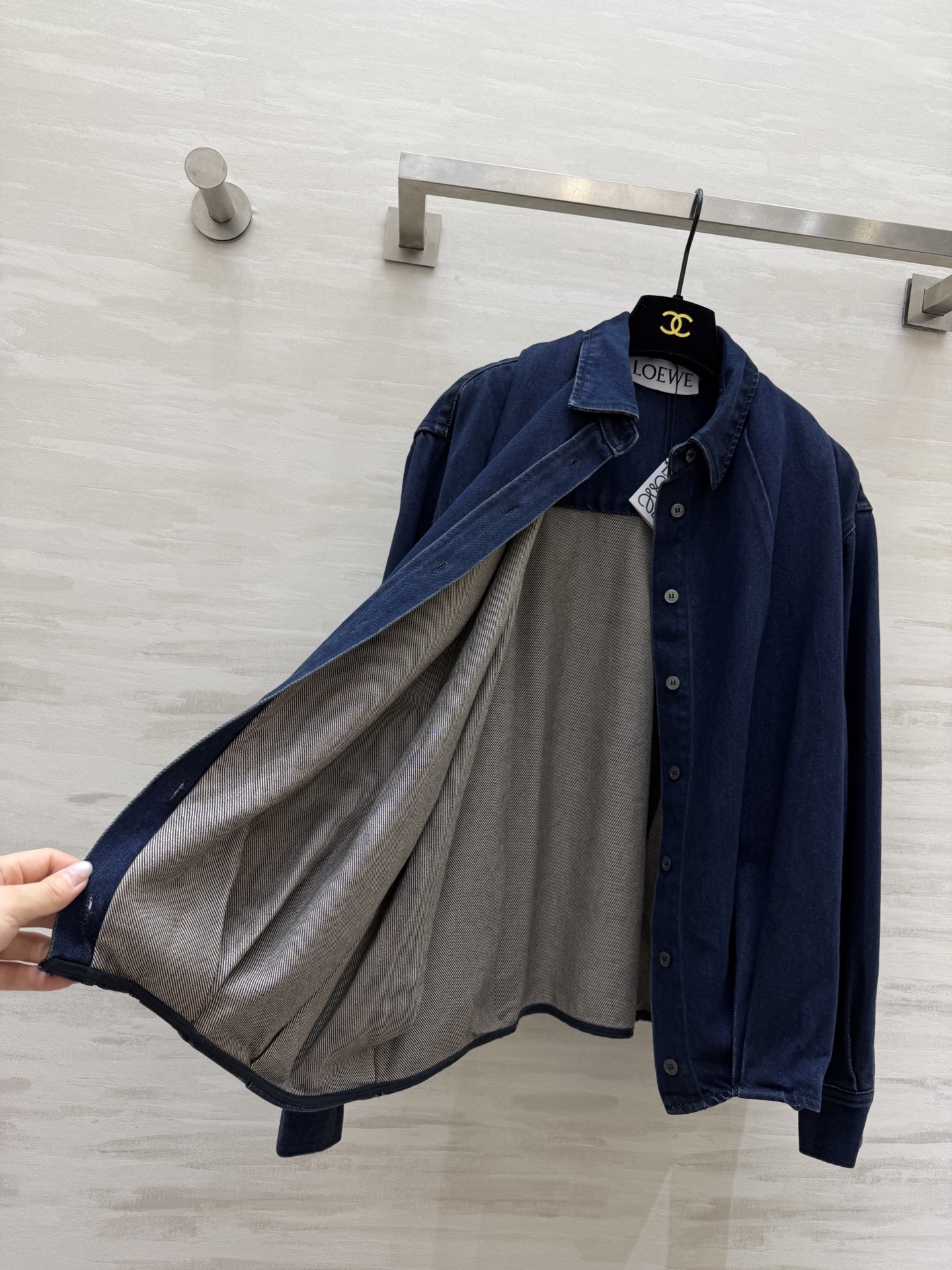 LOEW♡²⁶新款｜被这件衬衫趣味到了🩹🏻来自具有独特建筑风格的西班牙 🧔🏻‍♂️连衬衫也可以用建筑手法