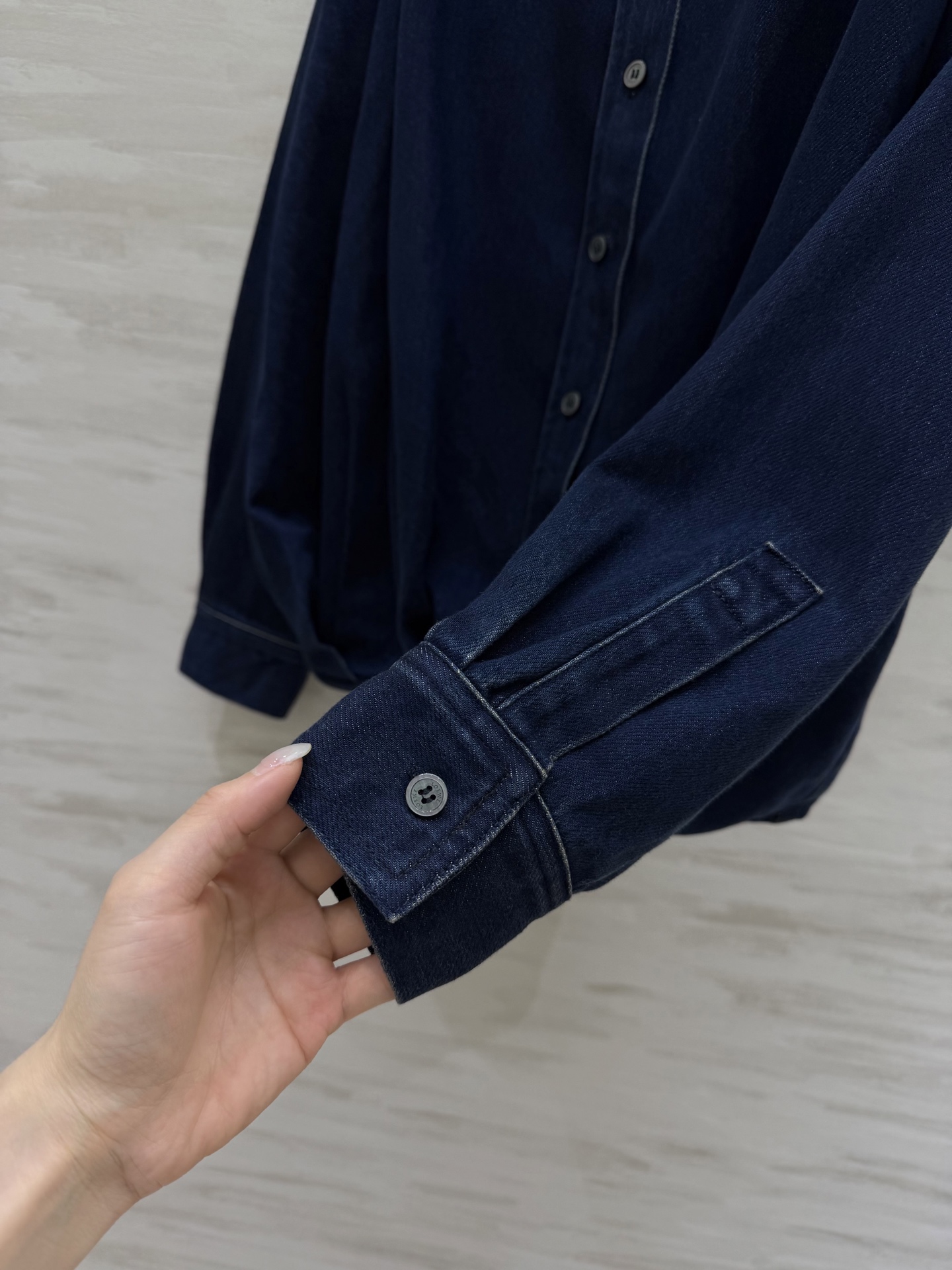 LOEW♡²⁶新款｜被这件衬衫趣味到了🩹🏻来自具有独特建筑风格的西班牙 🧔🏻‍♂️连衬衫也可以用建筑手法