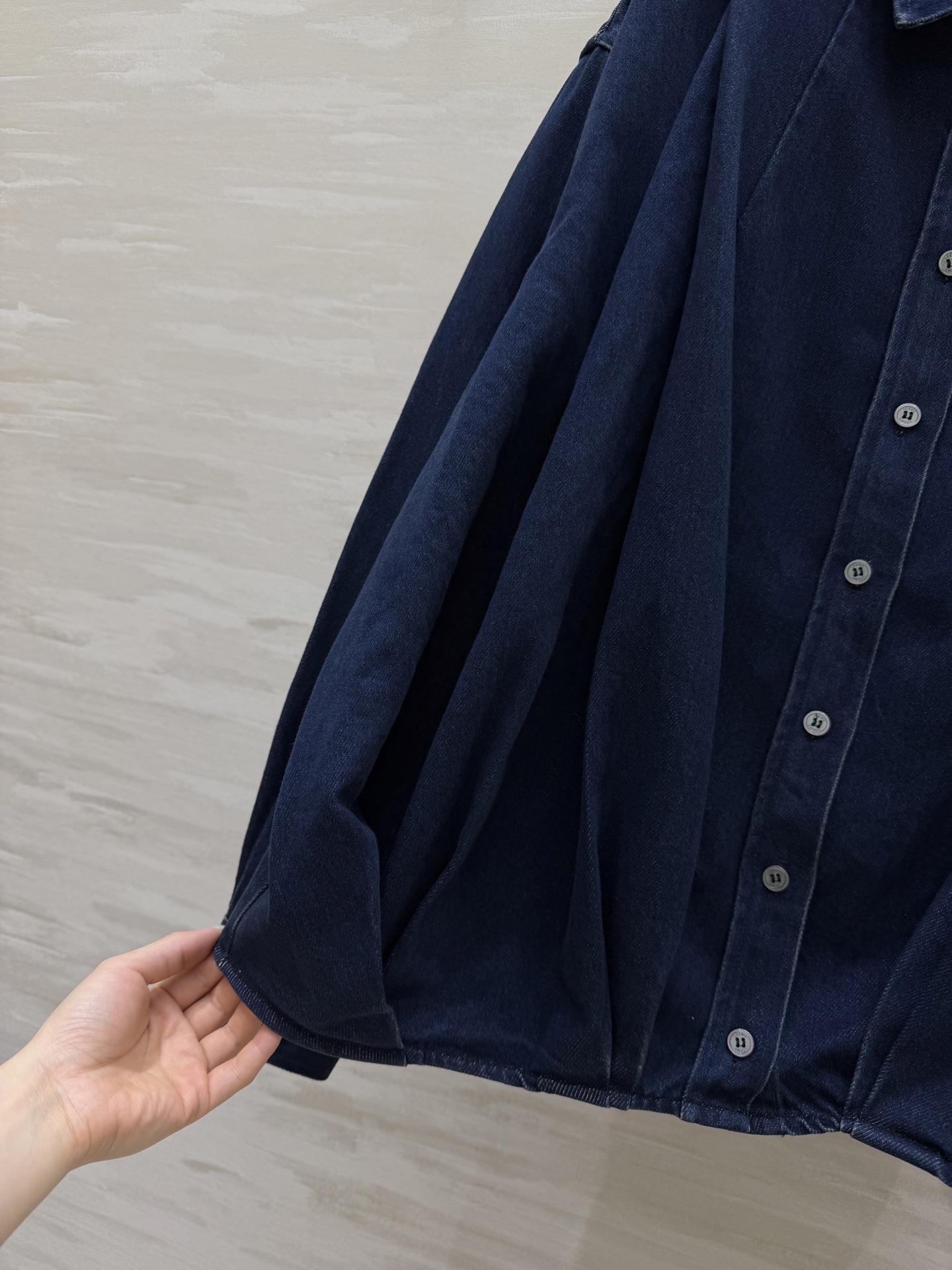 LOEW♡²⁶新款｜被这件衬衫趣味到了🩹🏻来自具有独特建筑风格的西班牙 🧔🏻‍♂️连衬衫也可以用建筑手法