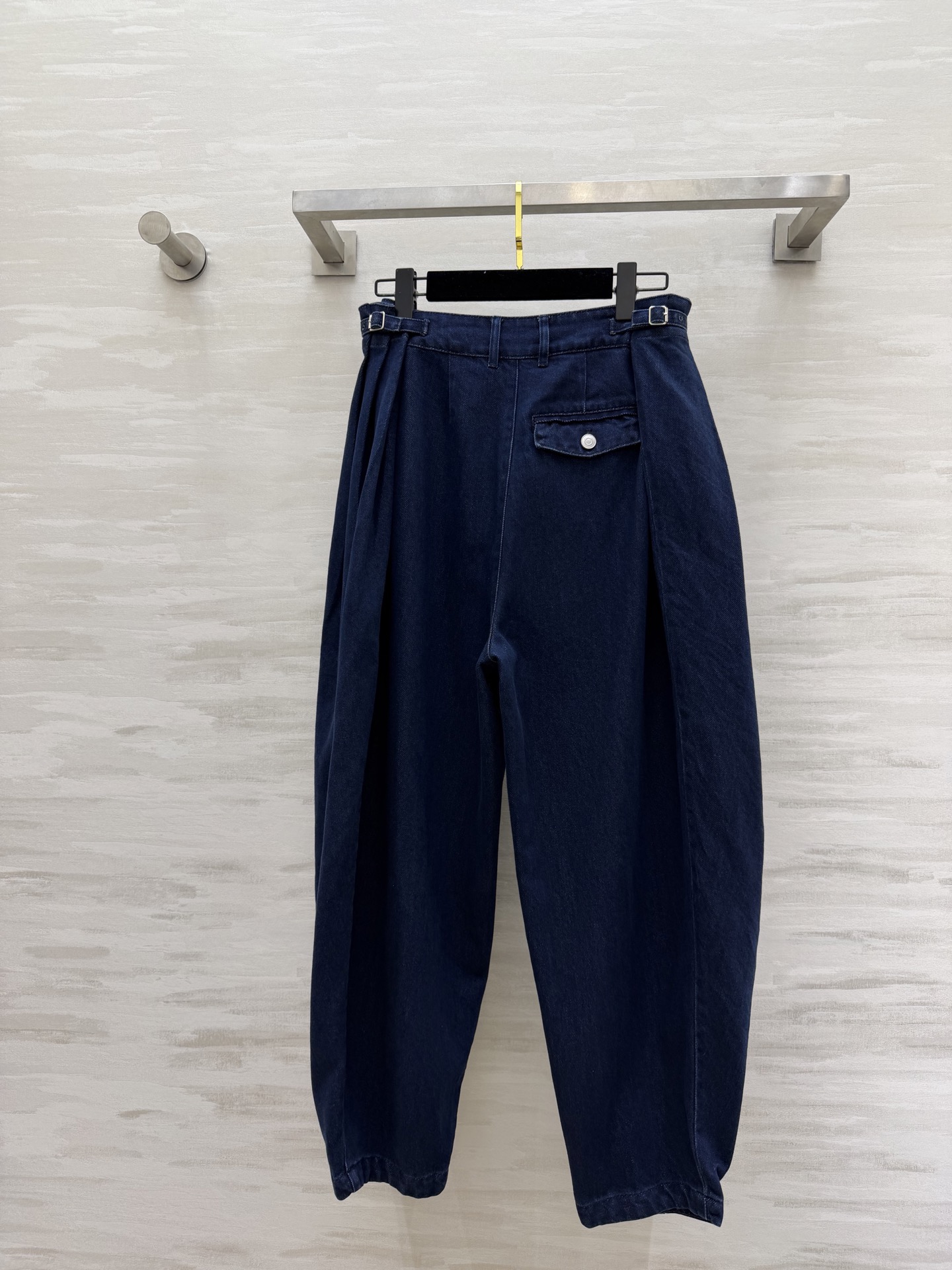 #Loew♡²⁶新款 俏皮时髦气球裤🎈 高品质定制 现货首发size：S/M/L（s码腰围：66，裤长：