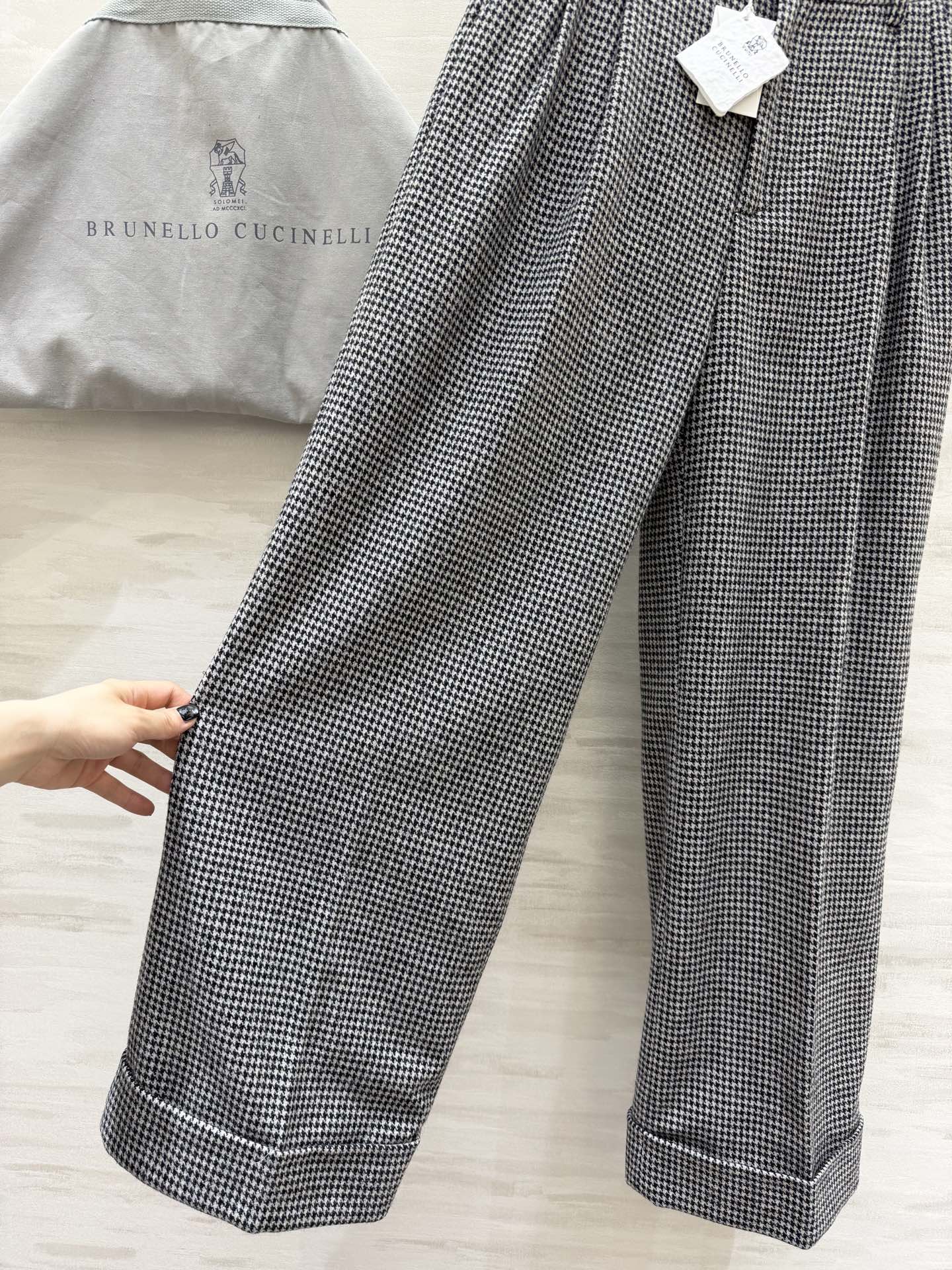 #Brunello Cucinell♡²⁶新款 格纹直筒西裤 立体剪裁上身大气显贵 高品质 现货首发si