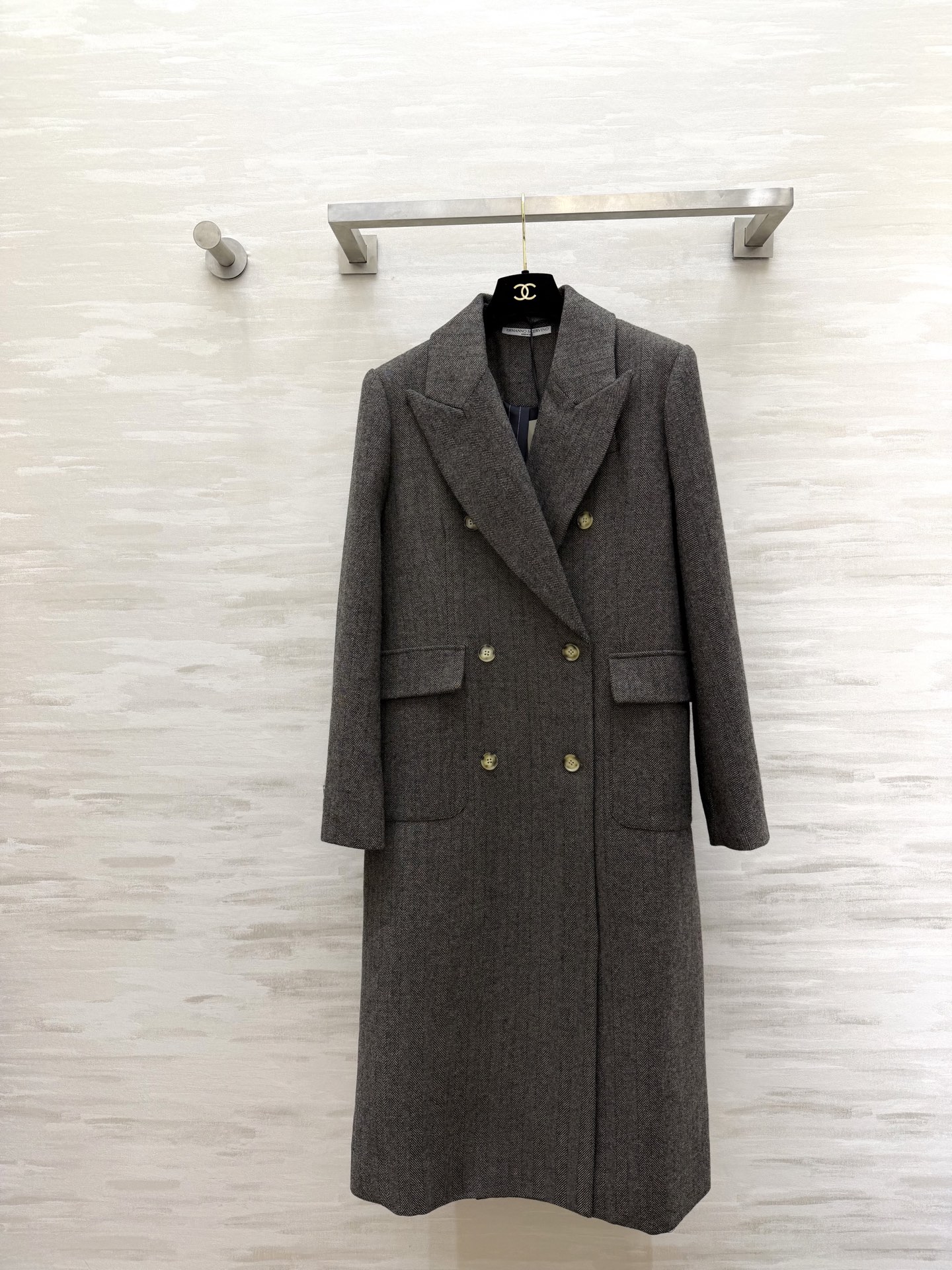 Ermanno scervino²⁶新款 深灰人字纹大衣 经典大气廓形 低调中透着高级 简约却足够惊艳！
