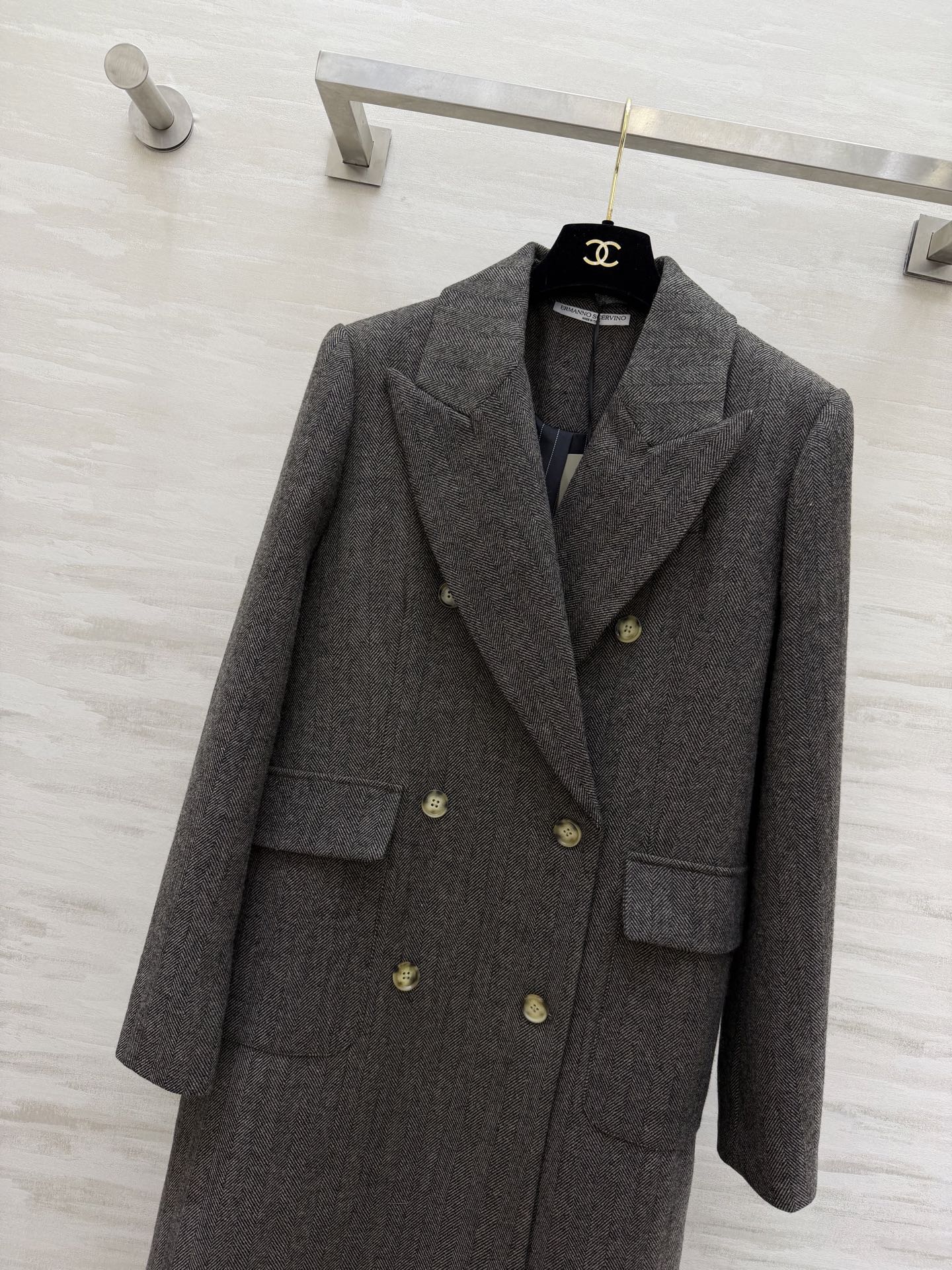 Ermanno scervino²⁶新款 深灰人字纹大衣 经典大气廓形 低调中透着高级 简约却足够惊艳！