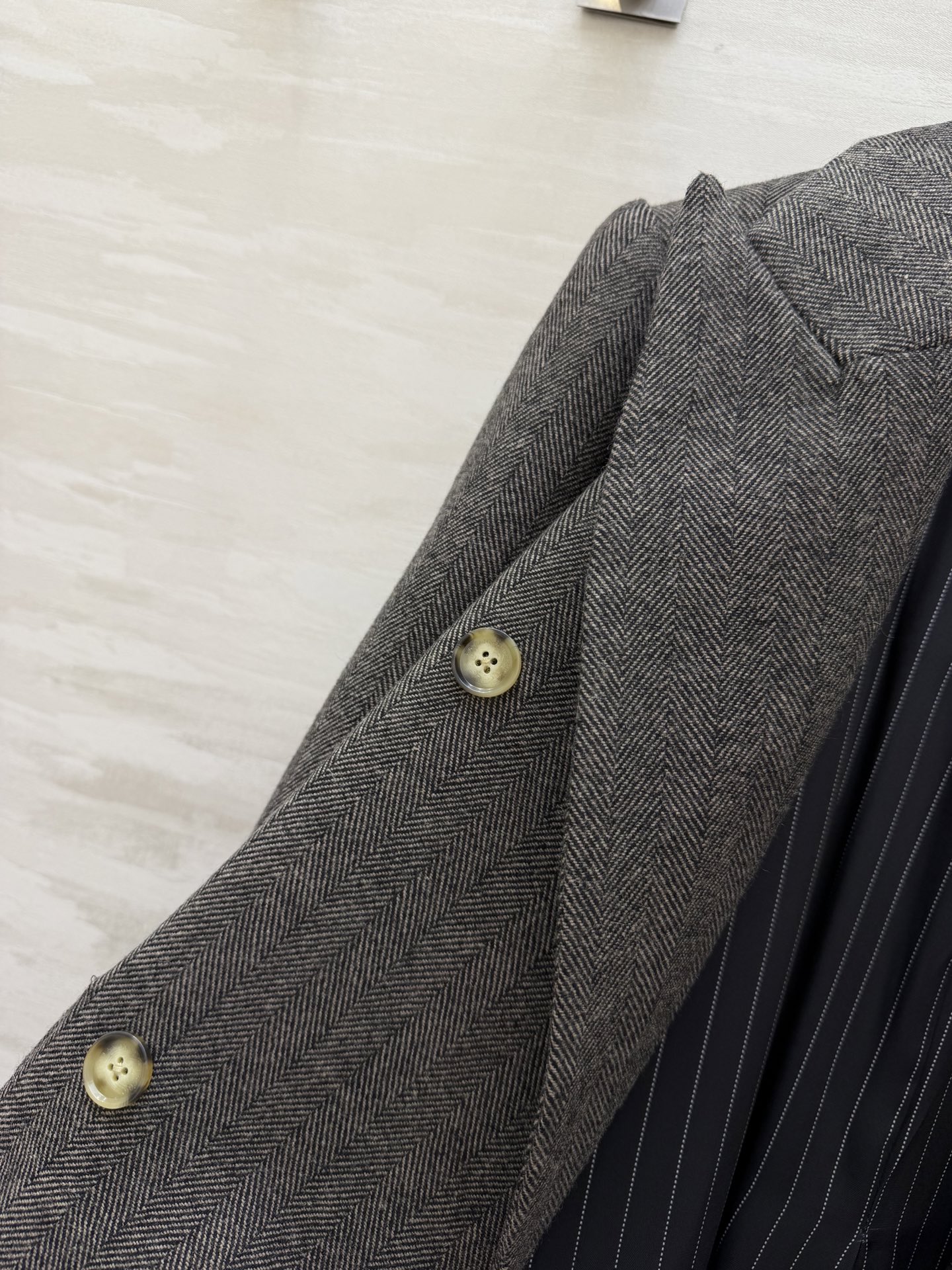 Ermanno scervino²⁶新款 深灰人字纹大衣 经典大气廓形 低调中透着高级 简约却足够惊艳！