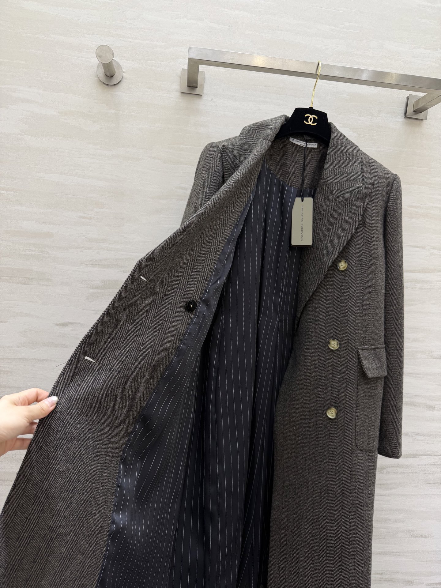 Ermanno scervino²⁶新款 深灰人字纹大衣 经典大气廓形 低调中透着高级 简约却足够惊艳！