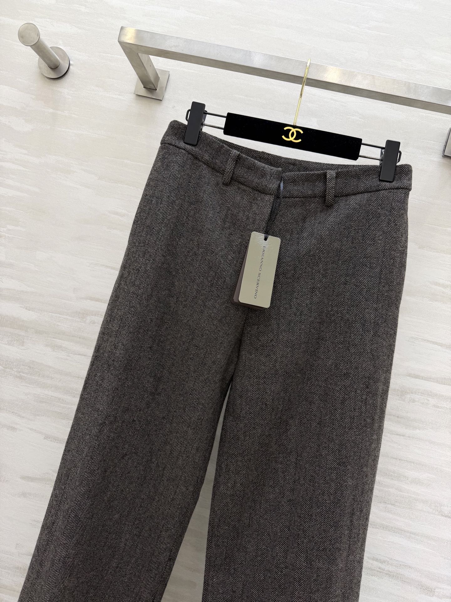 Ermanno Scervin♡²⁶新款 人字纹直筒西裤 把高级感焊在身上✨深灰人字纹羊毛面料自带复古腔