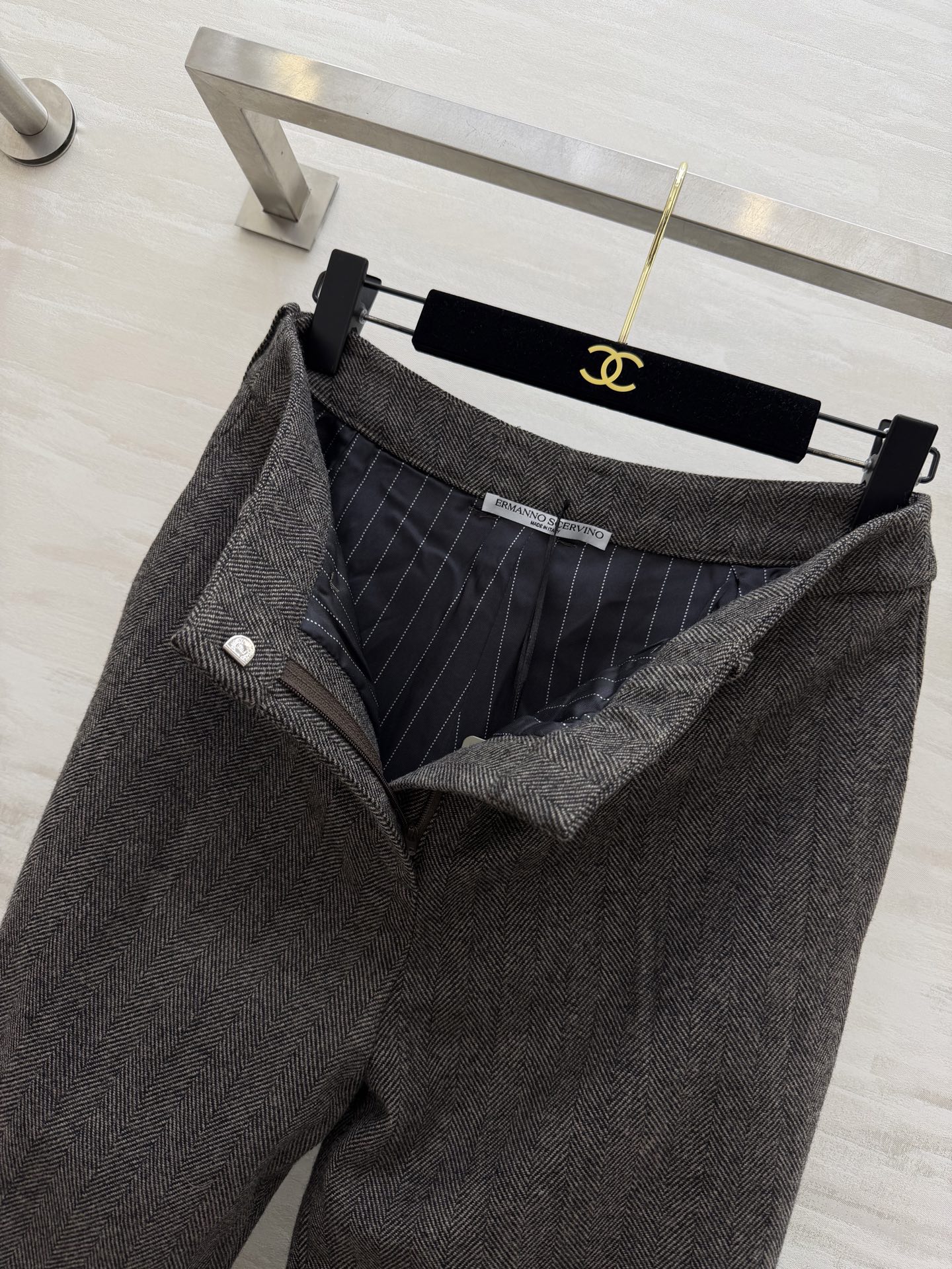 Ermanno Scervin♡²⁶新款 人字纹直筒西裤 把高级感焊在身上✨深灰人字纹羊毛面料自带复古腔