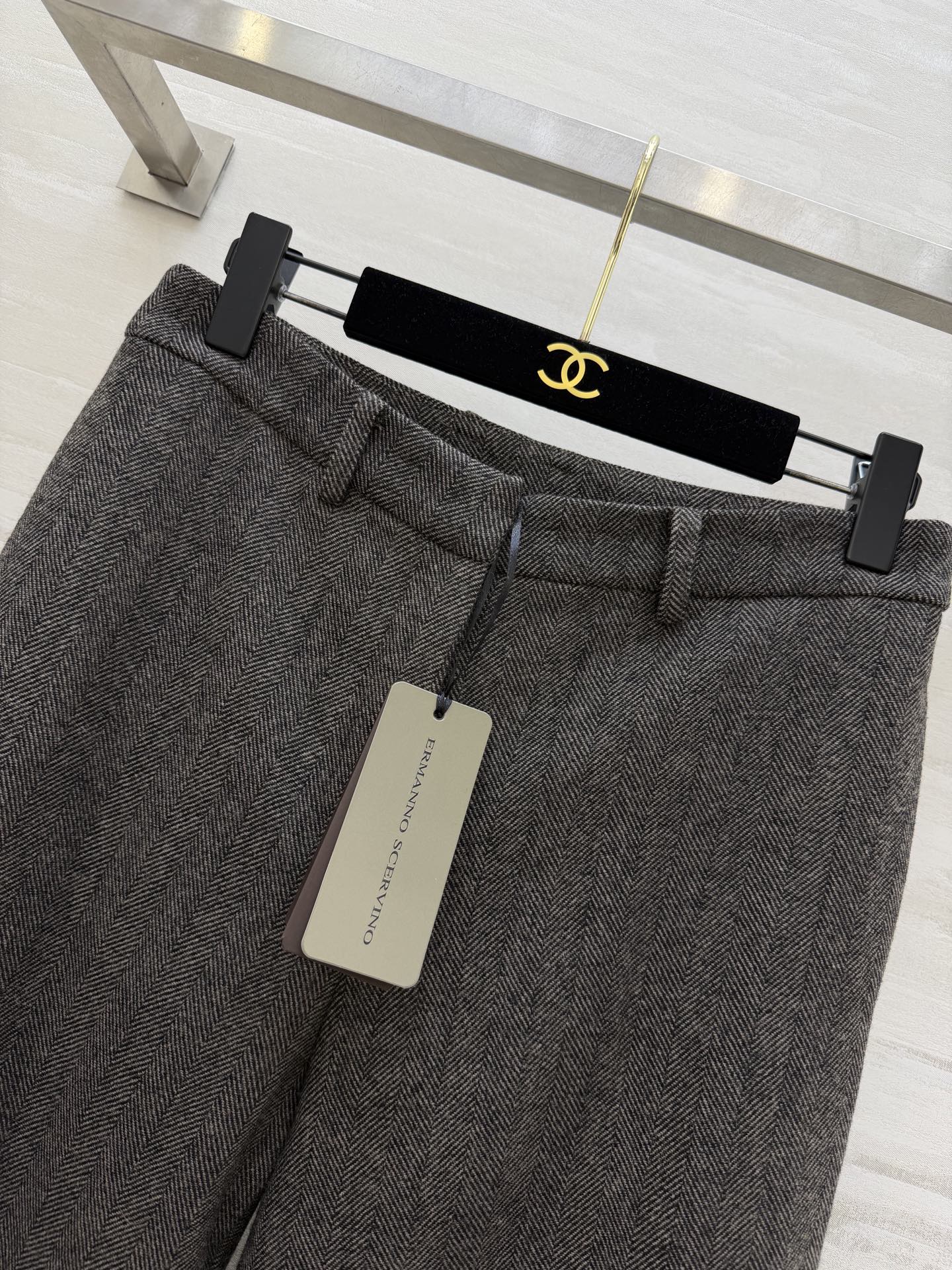 Ermanno Scervin♡²⁶新款 人字纹直筒西裤 把高级感焊在身上✨深灰人字纹羊毛面料自带复古腔