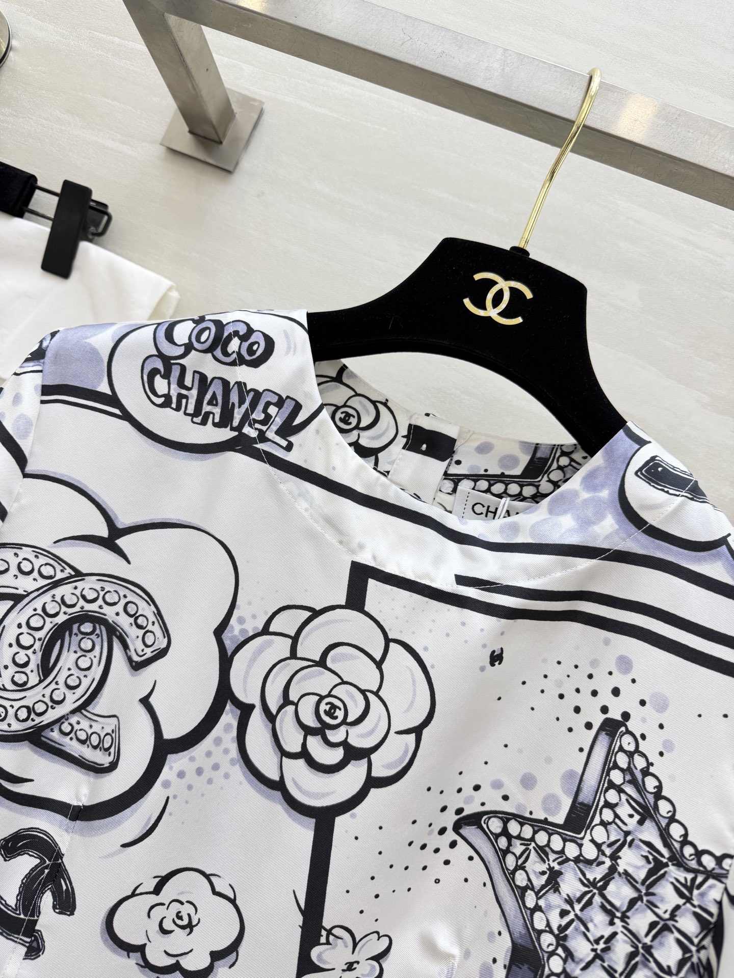 #Chane♡²⁶B 满印花短袖真丝上衣 100%定制桑蚕丝 上身丝滑透气 高品质定制 现货首发size