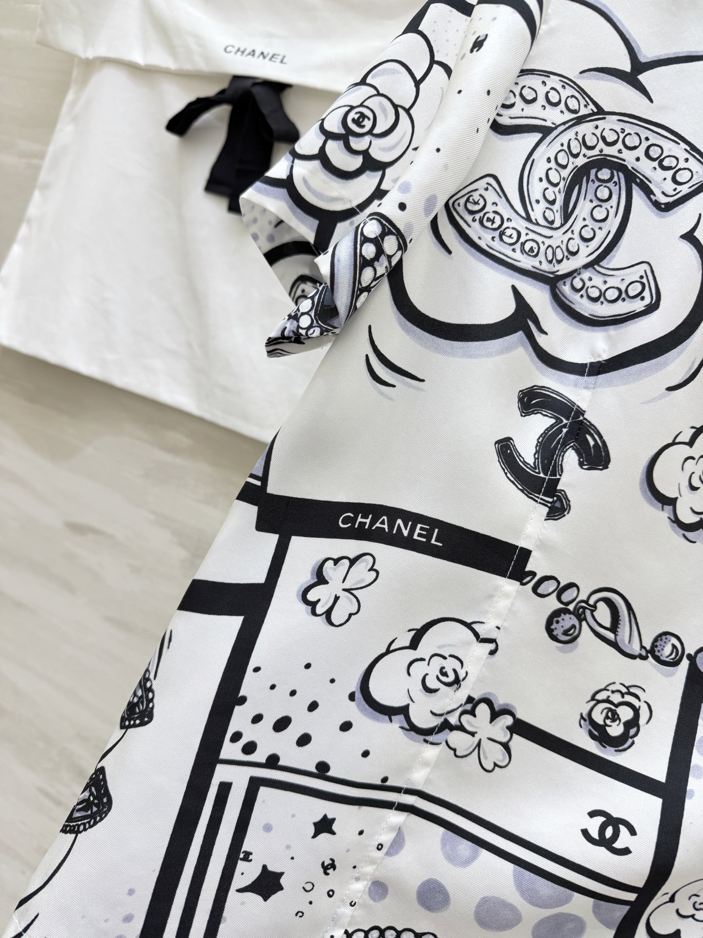 #Chane♡²⁶B 满印花短袖真丝上衣 100%定制桑蚕丝 上身丝滑透气 高品质定制 现货首发size