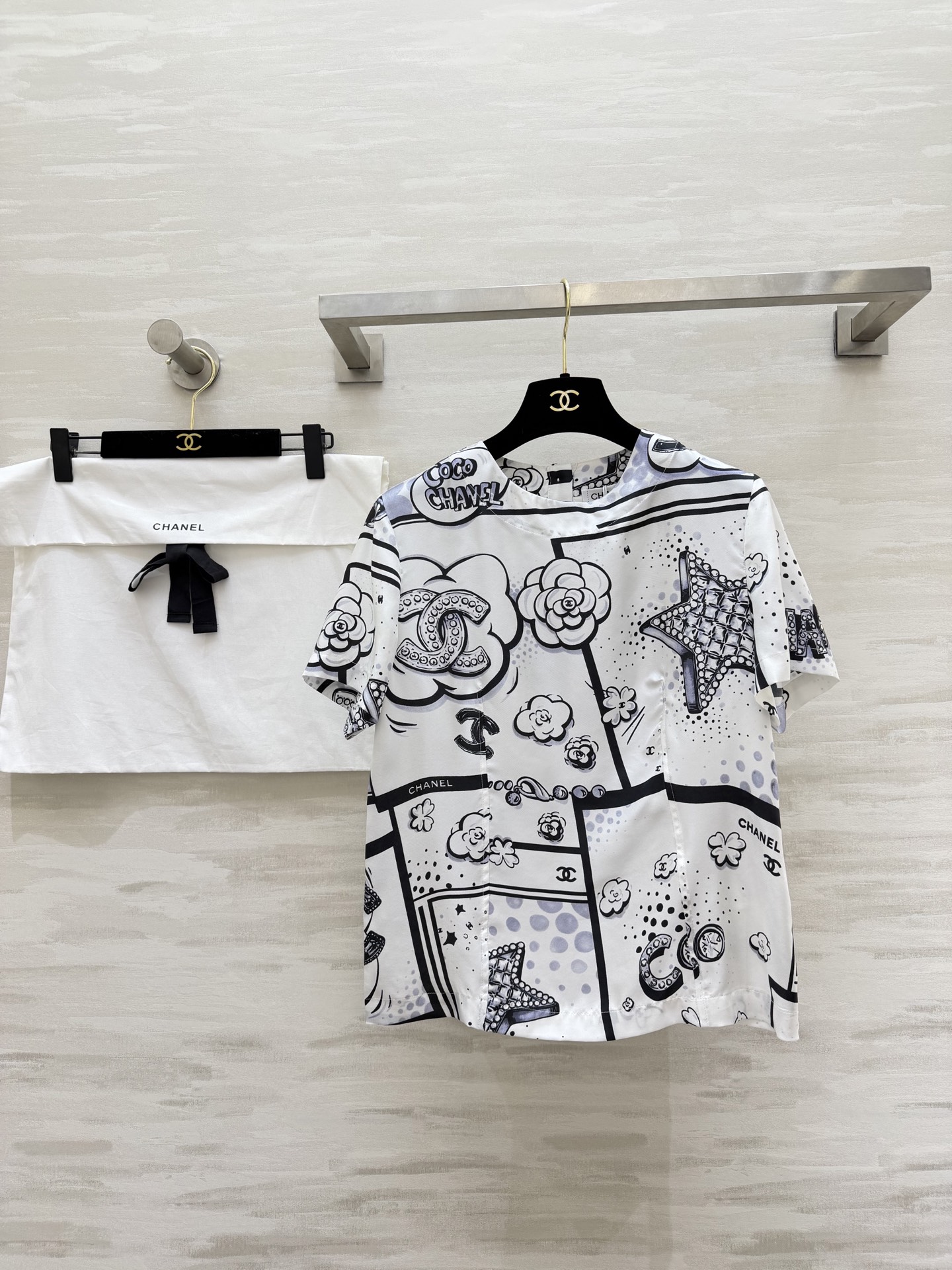 #Chane♡²⁶B 满印花短袖真丝上衣 100%定制桑蚕丝 上身丝滑透气 高品质定制 现货首发size