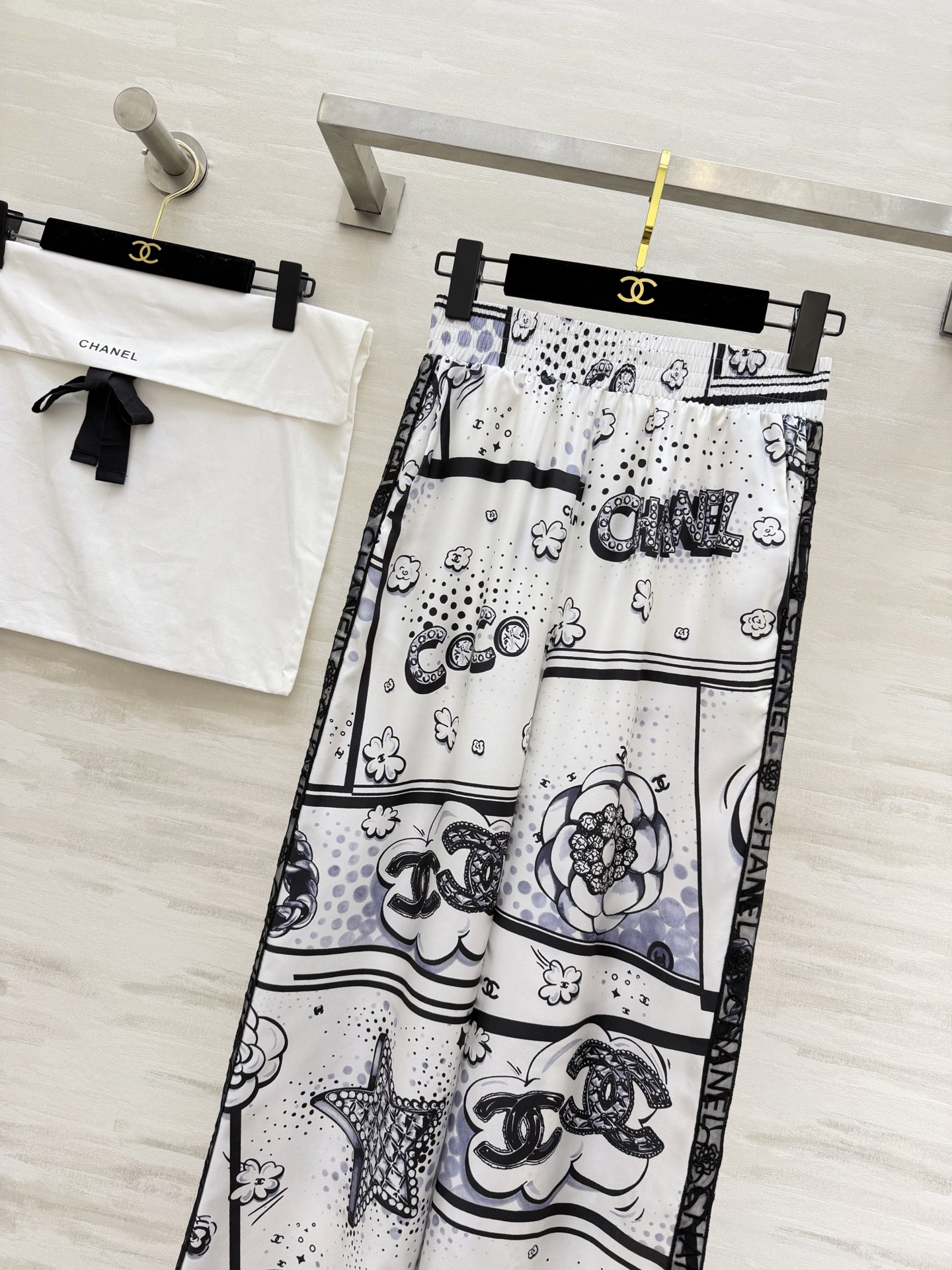 #Chane♡²⁶B 满印花短袖真丝裤 100%定制桑蚕丝 上身丝滑透气 高品质定制 现货首发size：