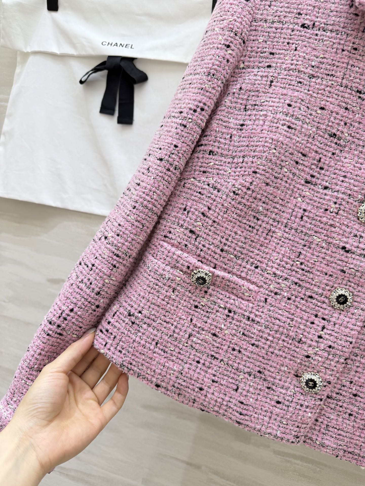 #Chane♡²⁶新款 ✨ 把春天穿在身上｜樱花粉小香外套 一眼沦陷的樱花粉色 自带柔光滤镜💖经典粗花呢