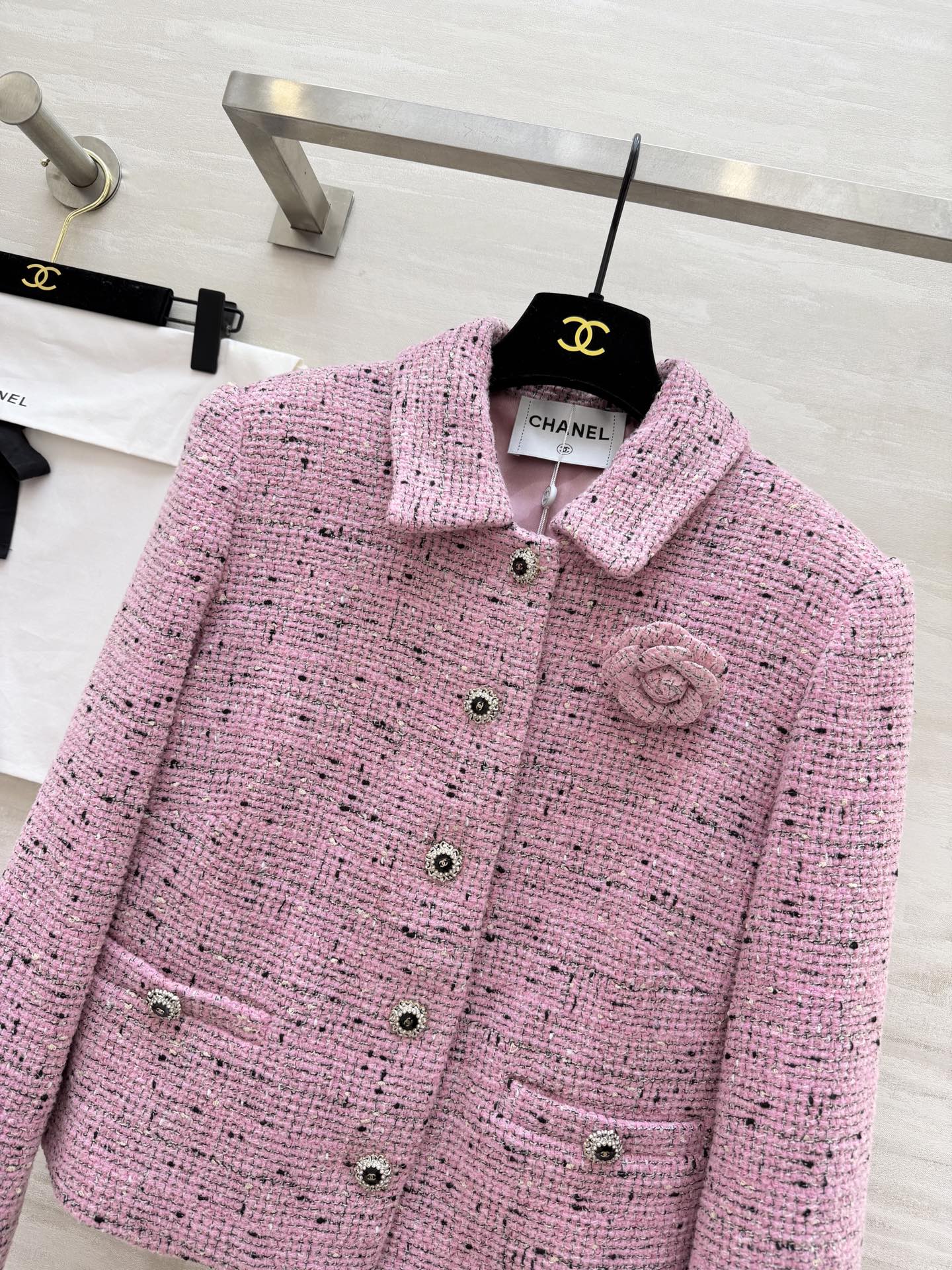 #Chane♡²⁶新款 ✨ 把春天穿在身上｜樱花粉小香外套 一眼沦陷的樱花粉色 自带柔光滤镜💖经典粗花呢