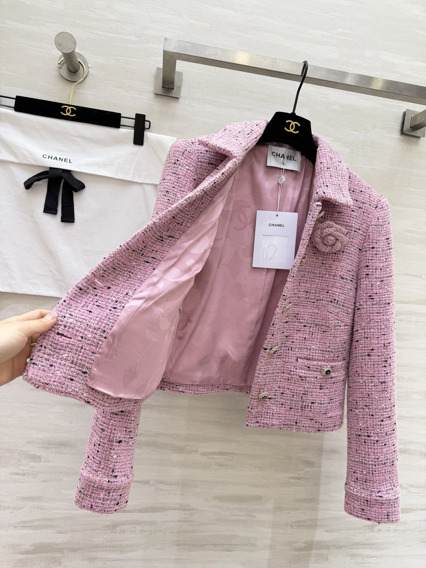 #Chane♡²⁶新款 ✨ 把春天穿在身上｜樱花粉小香外套 一眼沦陷的樱花粉色 自带柔光滤镜💖经典粗花呢