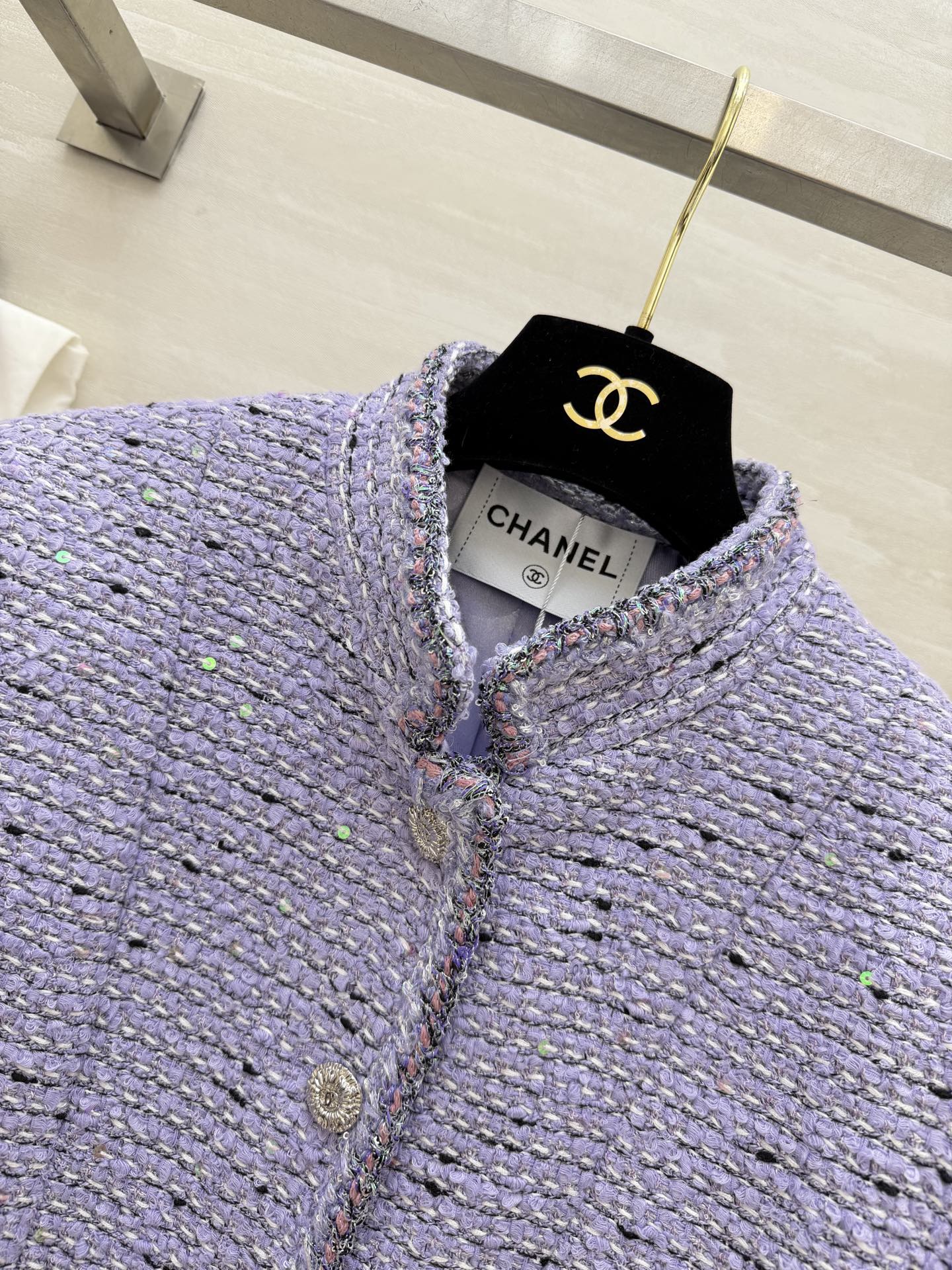 #Chane♡²⁶新款 香芋紫粗花呢外套 | 把春日温柔穿在身上 淡紫色简直是把法式优雅和春日浪漫揉在了