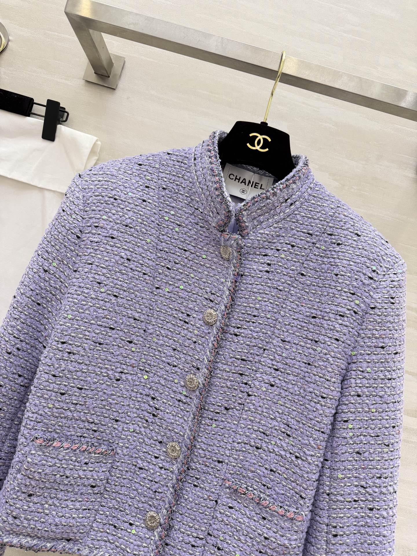 #Chane♡²⁶新款 香芋紫粗花呢外套 | 把春日温柔穿在身上 淡紫色简直是把法式优雅和春日浪漫揉在了