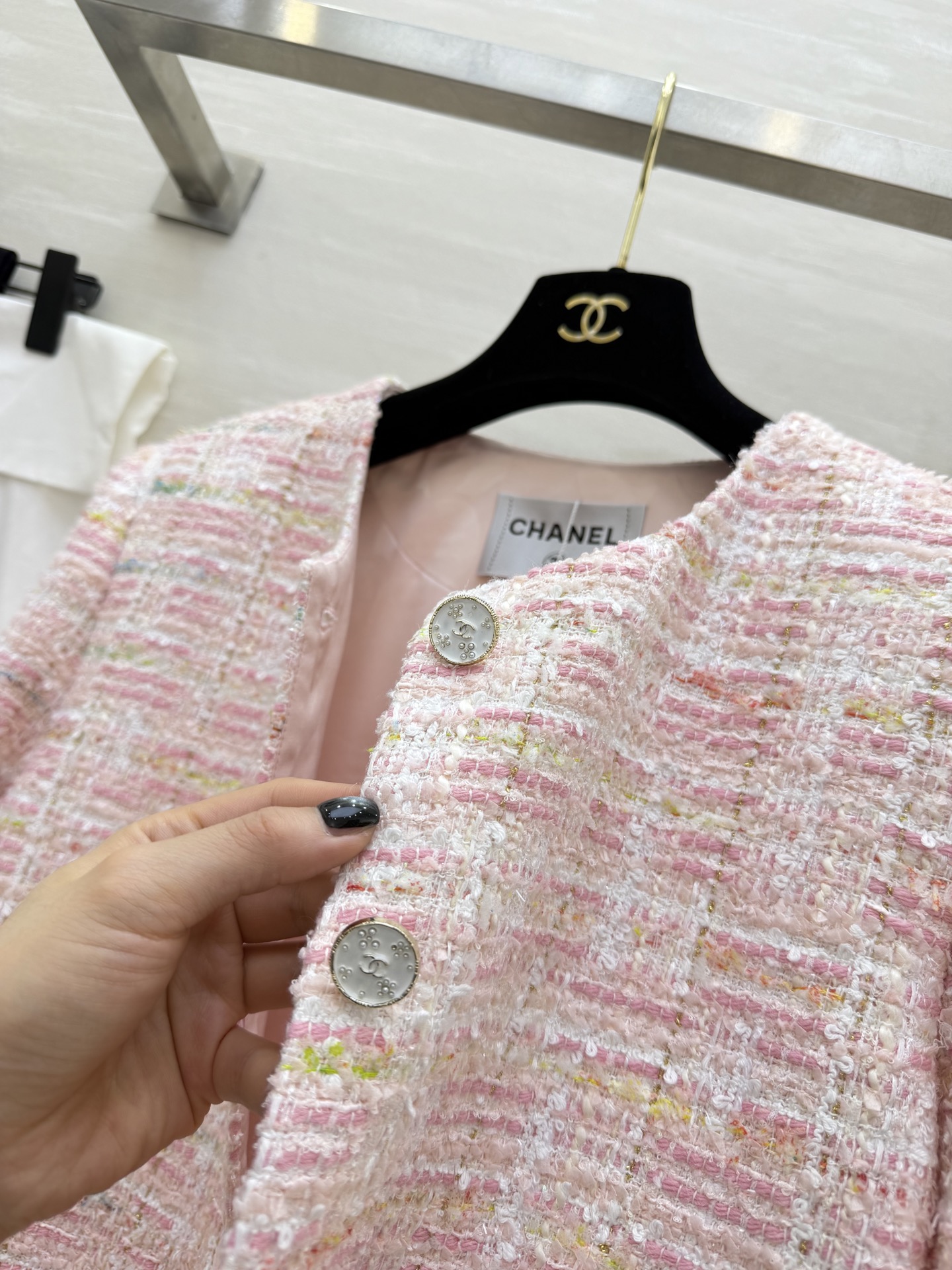 #Chane♡²⁶新款✨ 粉雾温柔粉白粗花呢外套 自带柔光滤镜💫 经典版型显高又显贵 随便搭都好看，是春