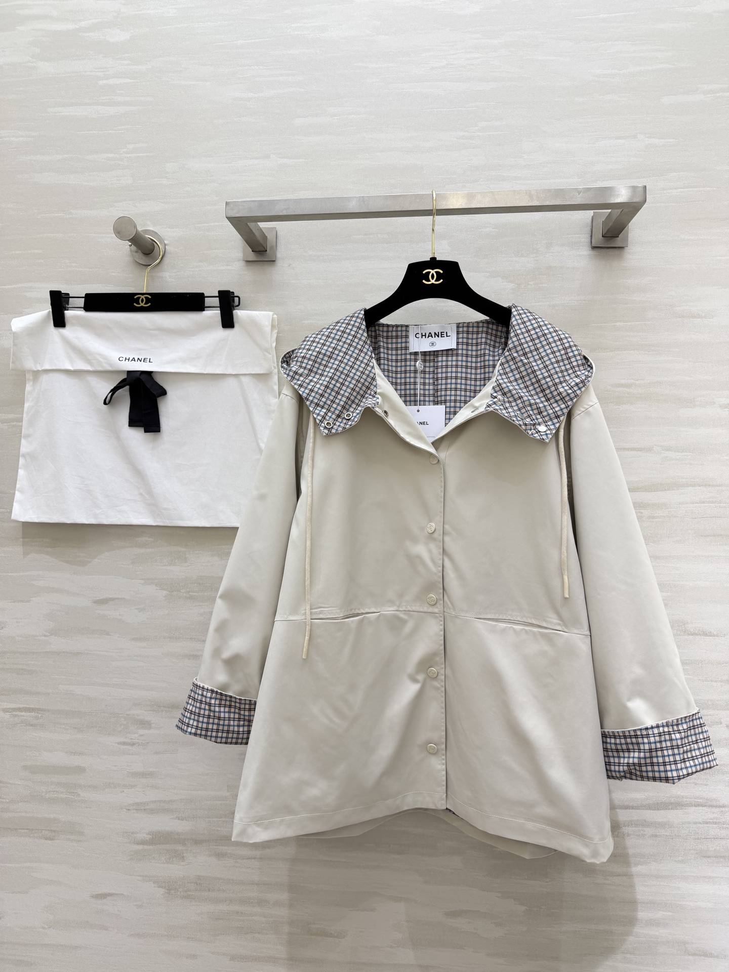 ▪️CHAN♡²⁶新款后背涂鸦连帽外套｜把随性穿在身上▪️ 复古涂鸦做旧字母 高品质定制 ▪️现货首发s