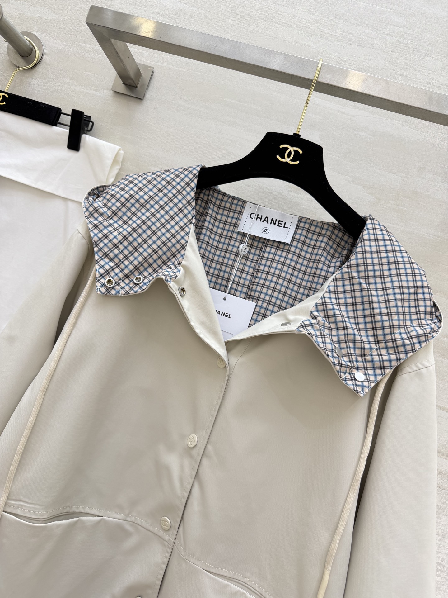 ▪️CHAN♡²⁶新款后背涂鸦连帽外套｜把随性穿在身上▪️ 复古涂鸦做旧字母 高品质定制 ▪️现货首发s