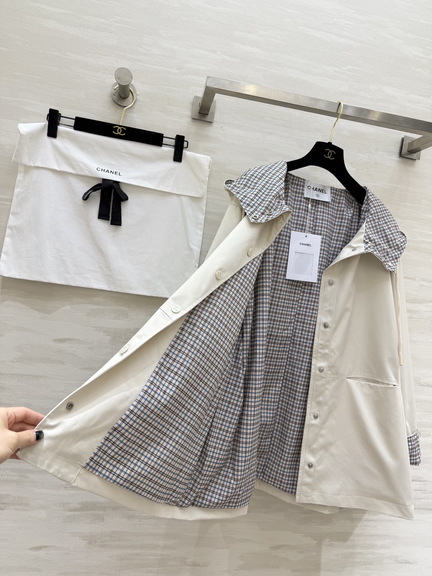 ▪️CHAN♡²⁶新款后背涂鸦连帽外套｜把随性穿在身上▪️ 复古涂鸦做旧字母 高品质定制 ▪️现货首发s