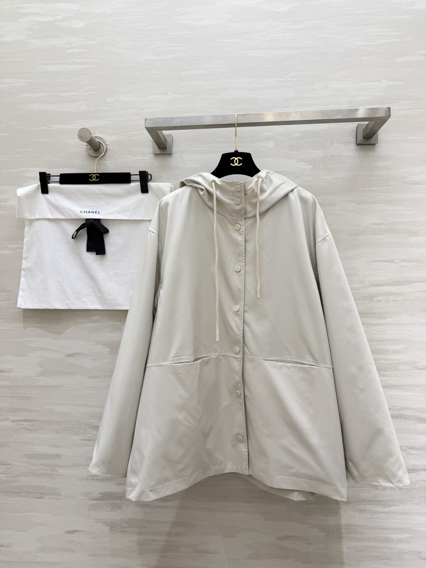 ▪️CHAN♡²⁶新款后背涂鸦连帽外套｜把随性穿在身上▪️ 复古涂鸦做旧字母 高品质定制 ▪️现货首发s