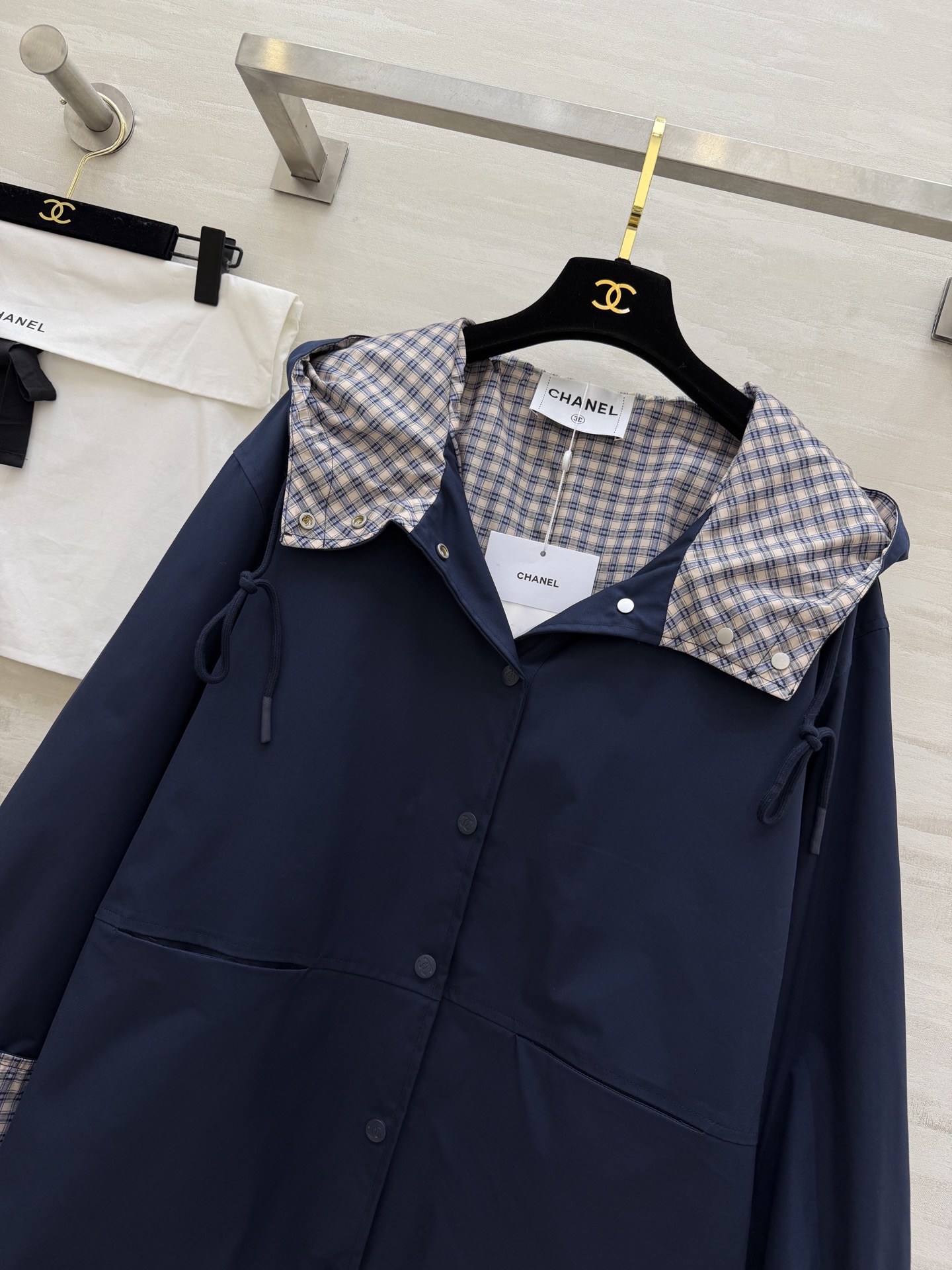 ▪️CHAN♡²⁶新款后背涂鸦连帽外套｜把随性穿在身上▪️ 复古涂鸦做旧字母 高品质定制 ▪️现货首发s