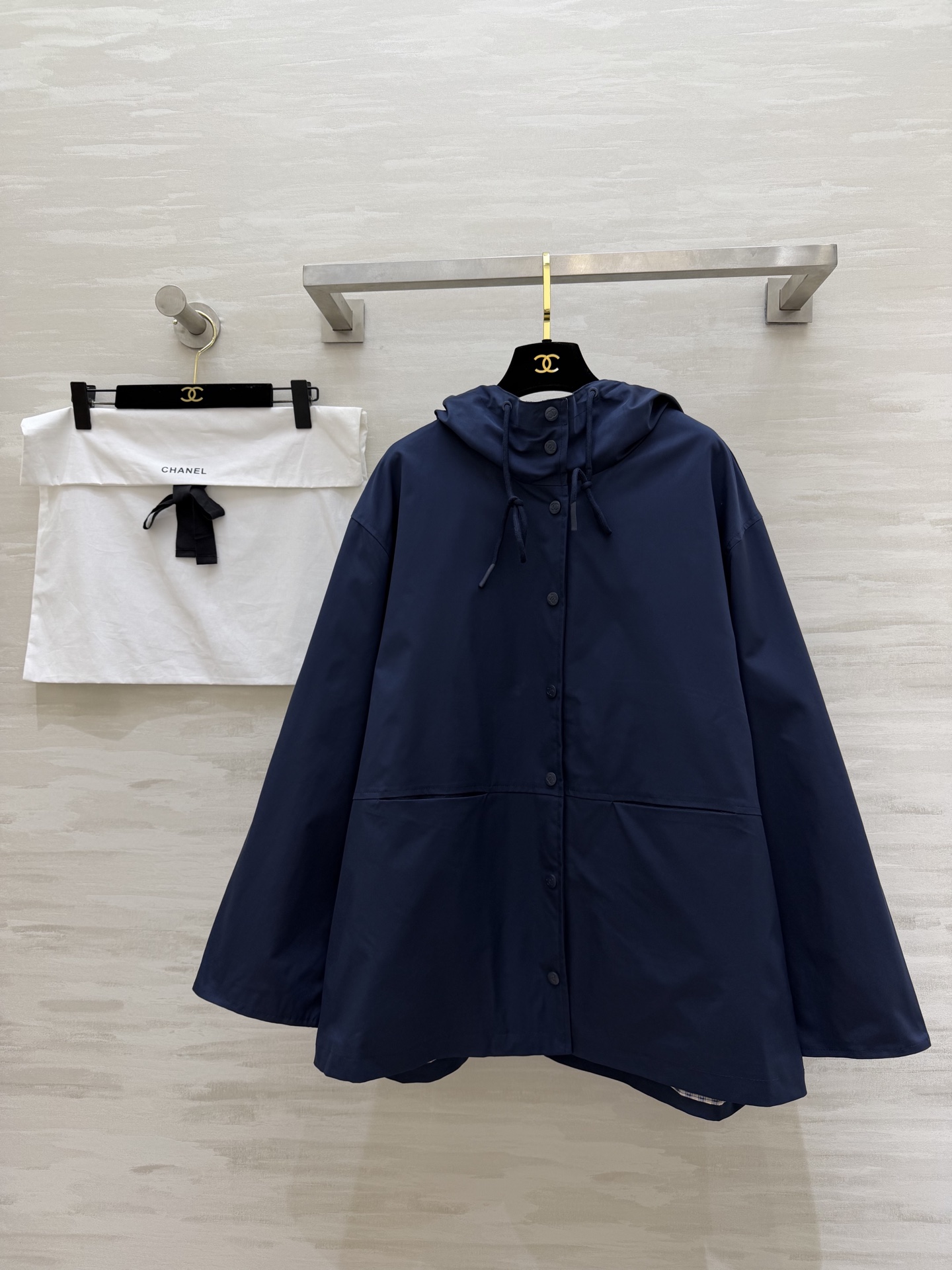 ▪️CHAN♡²⁶新款后背涂鸦连帽外套｜把随性穿在身上▪️ 复古涂鸦做旧字母 高品质定制 ▪️现货首发s