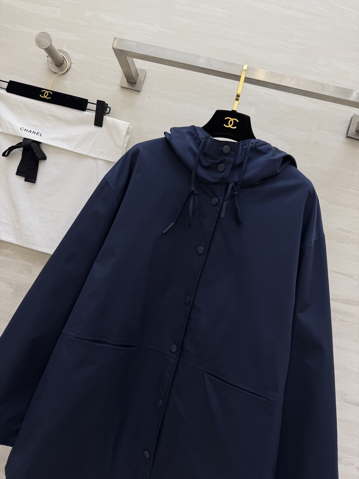 ▪️CHAN♡²⁶新款后背涂鸦连帽外套｜把随性穿在身上▪️ 复古涂鸦做旧字母 高品质定制 ▪️现货首发s