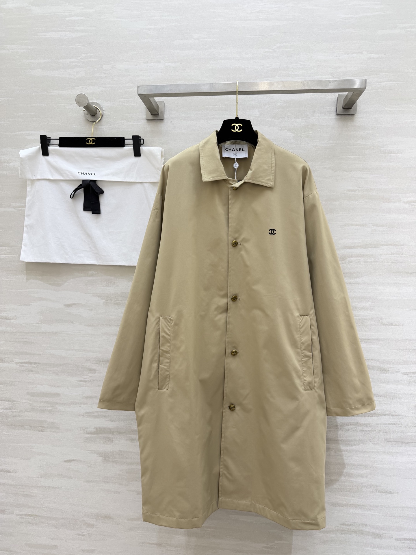 #Chane♡中古卡其色风衣 纯棉面料 内衬条纹设计质感挺阔又舒适 宽松版型 包容性强 适合多种身材！正