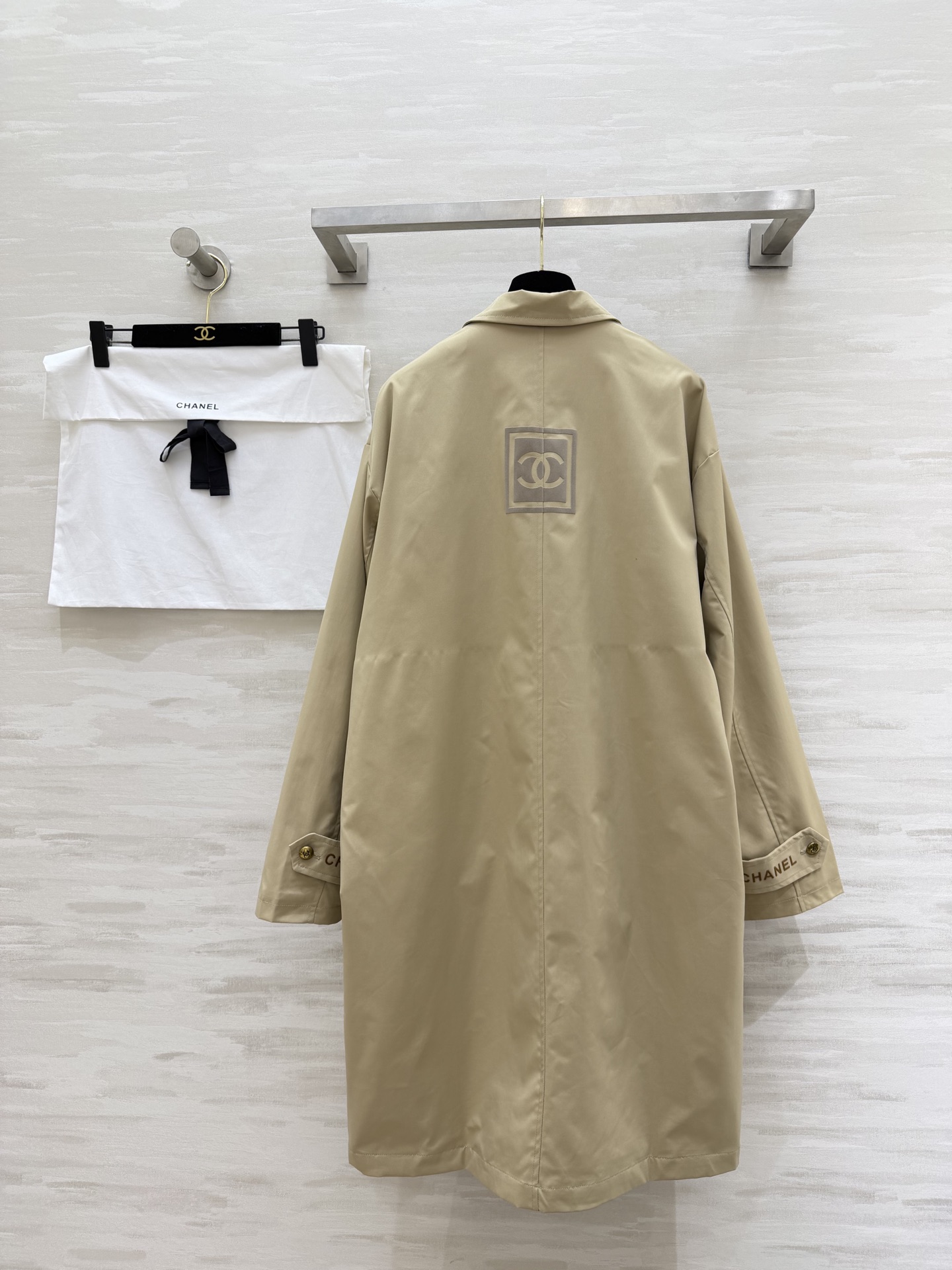 #Chane♡中古卡其色风衣 纯棉面料 内衬条纹设计质感挺阔又舒适 宽松版型 包容性强 适合多种身材！正