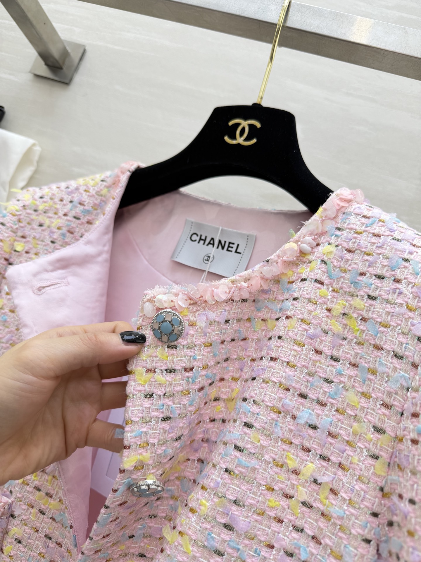 #Chane♡²⁶新款粉彩粗花呢小香风外套 把春天穿在身上 混色纱线 重工珠片点缀细节显贵奢华 甜美又不