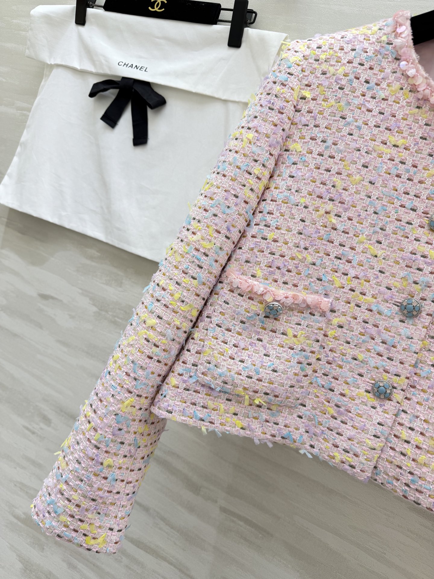 #Chane♡²⁶新款粉彩粗花呢小香风外套 把春天穿在身上 混色纱线 重工珠片点缀细节显贵奢华 甜美又不