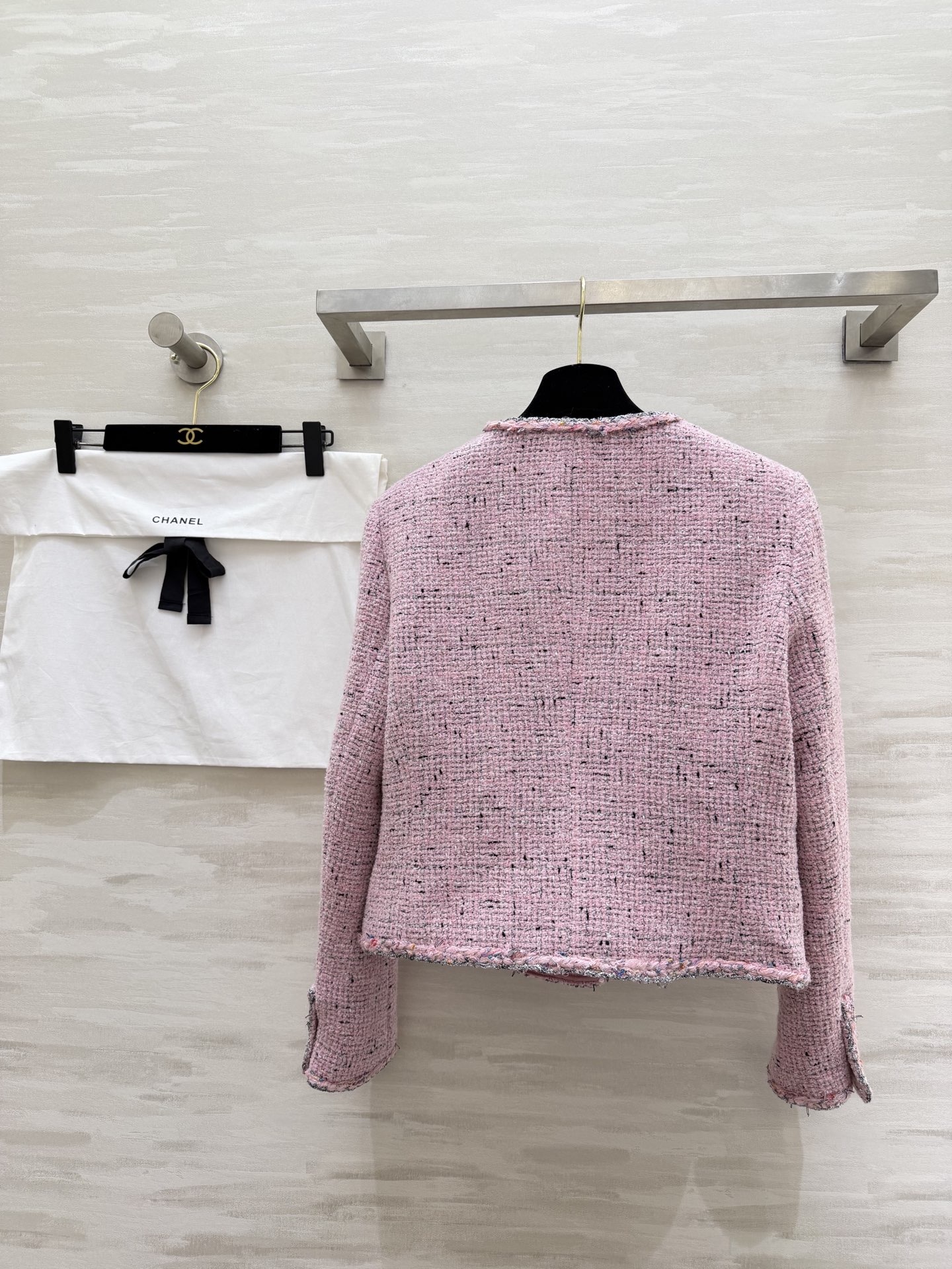 #CHANE♡²⁶樱花粉粗花呢小香风外套 混色毛边包边 开模定制钻扣甜美中带着精致感 圆领剪裁 显高又灵