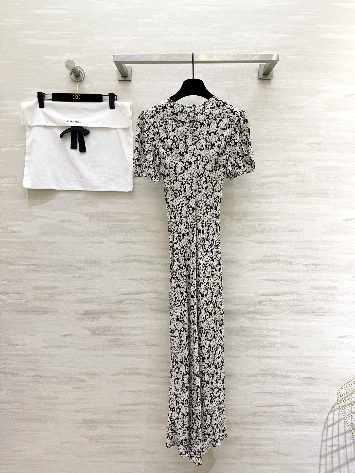 #CHAN♡²⁶ss 优雅高级感 人丝双绉泡泡袖袖连衣裙 优雅温婉印花 气质泡泡袖 X型线条剪裁 圆领设