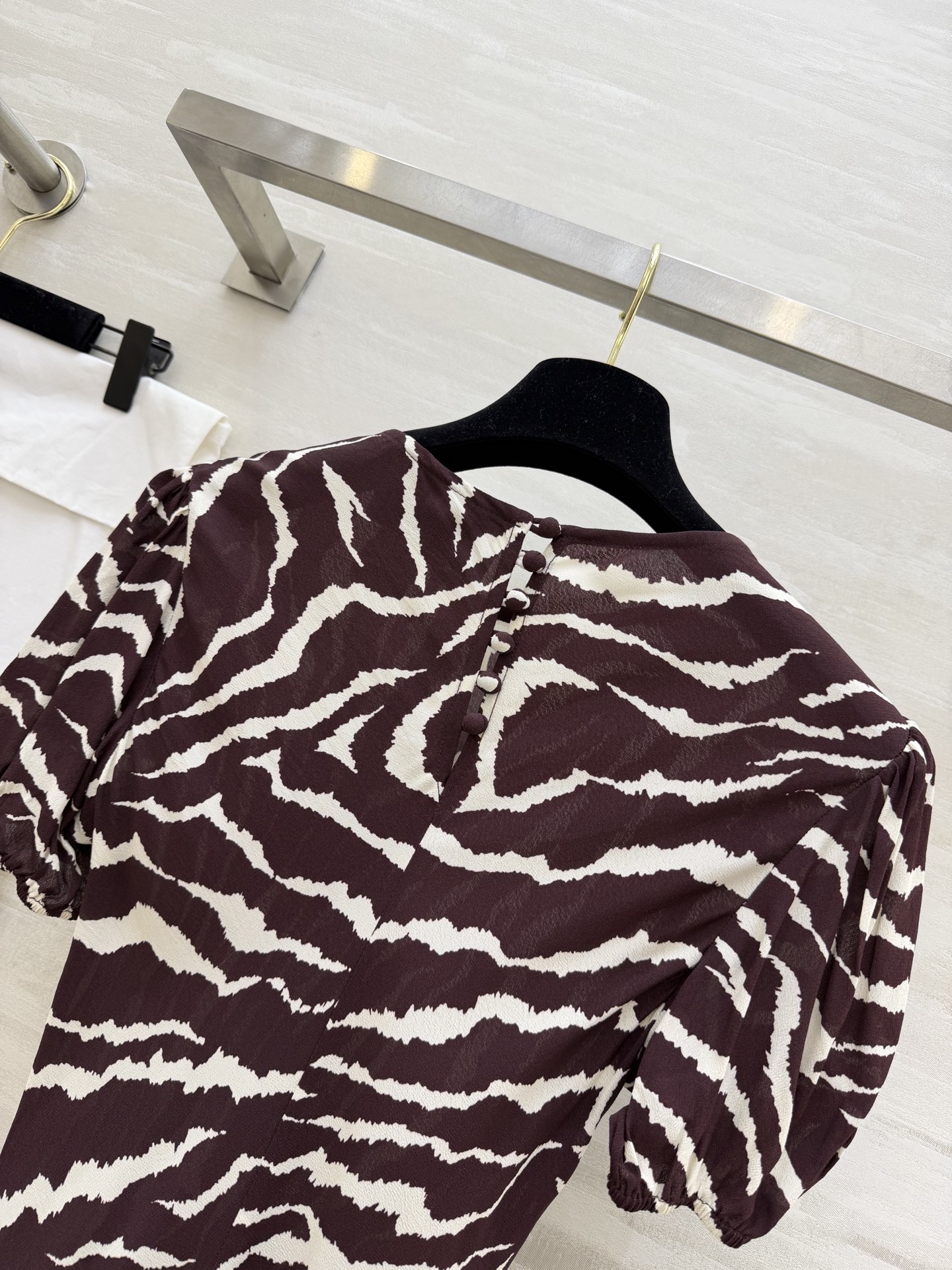 #CHAN♡²⁶ss 优雅高级感 人丝双绉泡泡袖袖连衣裙 优雅温婉印花 气质泡泡袖 X型线条剪裁 圆领设