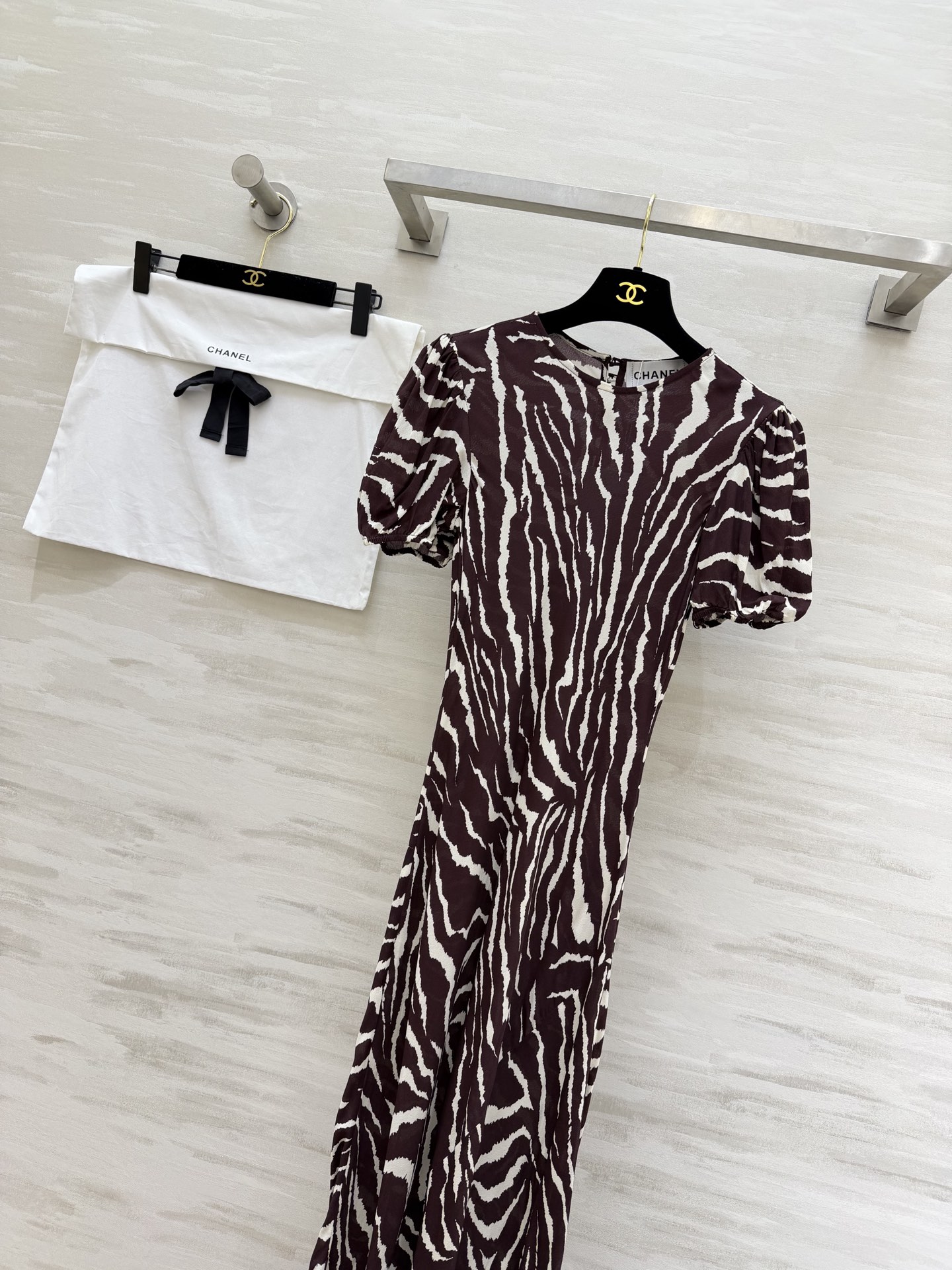 #CHAN♡²⁶ss 优雅高级感 人丝双绉泡泡袖袖连衣裙 优雅温婉印花 气质泡泡袖 X型线条剪裁 圆领设