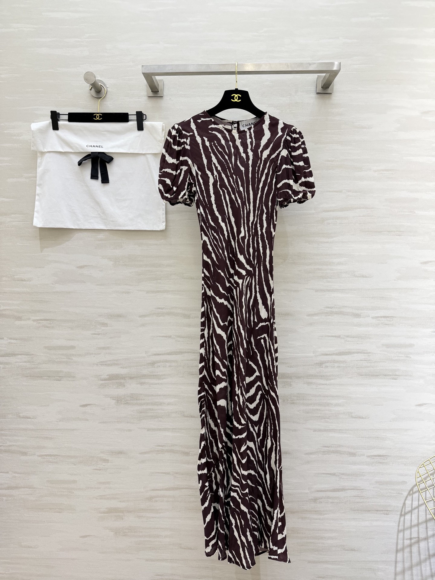 #CHAN♡²⁶ss 优雅高级感 人丝双绉泡泡袖袖连衣裙 优雅温婉印花 气质泡泡袖 X型线条剪裁 圆领设