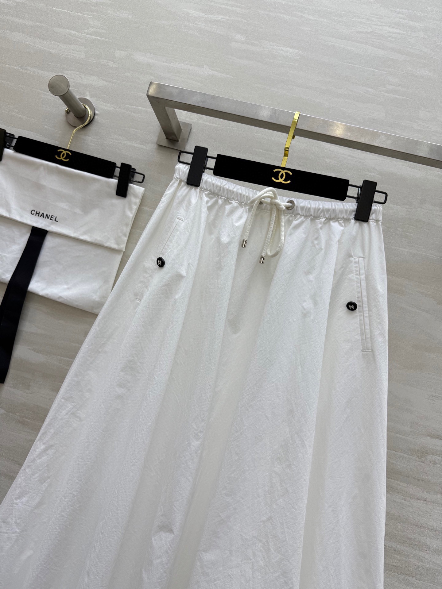 #Chane♡超级爆款 夏日时髦氛围感十足 中古花苞半裙 超级超级显瘦 遮跨的不显肚子的神裙穿不腻啊！质