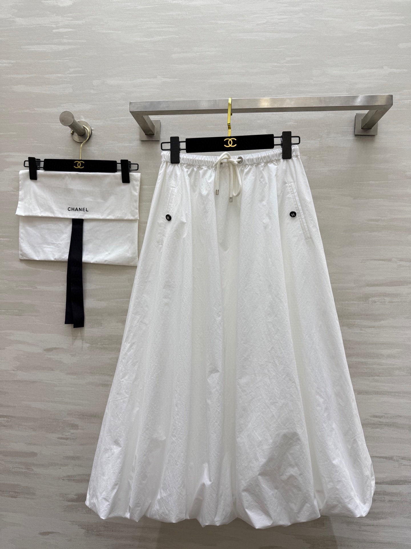 #Chane♡超级爆款 夏日时髦氛围感十足 中古花苞半裙 超级超级显瘦 遮跨的不显肚子的神裙穿不腻啊！质